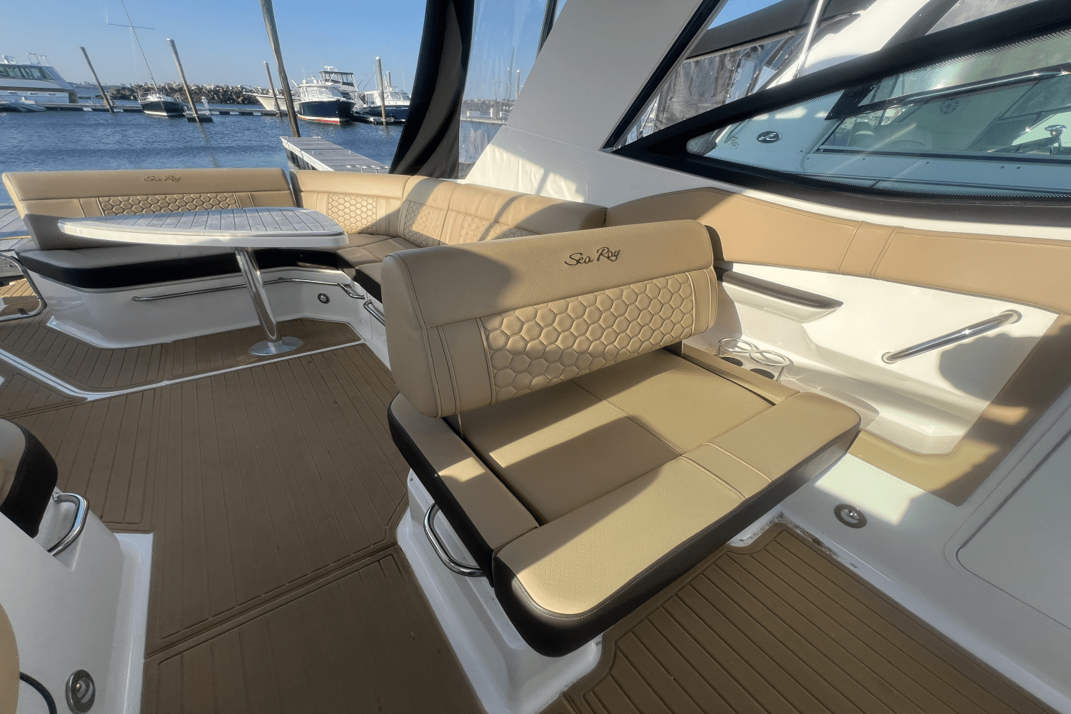 2023 Sea Ray 320 SUNDANCER Image Thumbnail #13