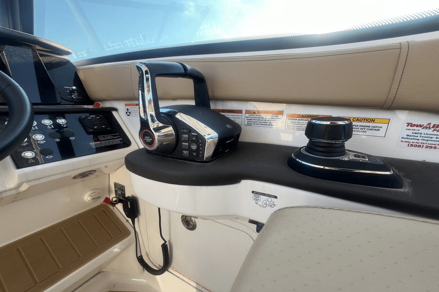 2023 Sea Ray 320 SUNDANCER Image Thumbnail #16
