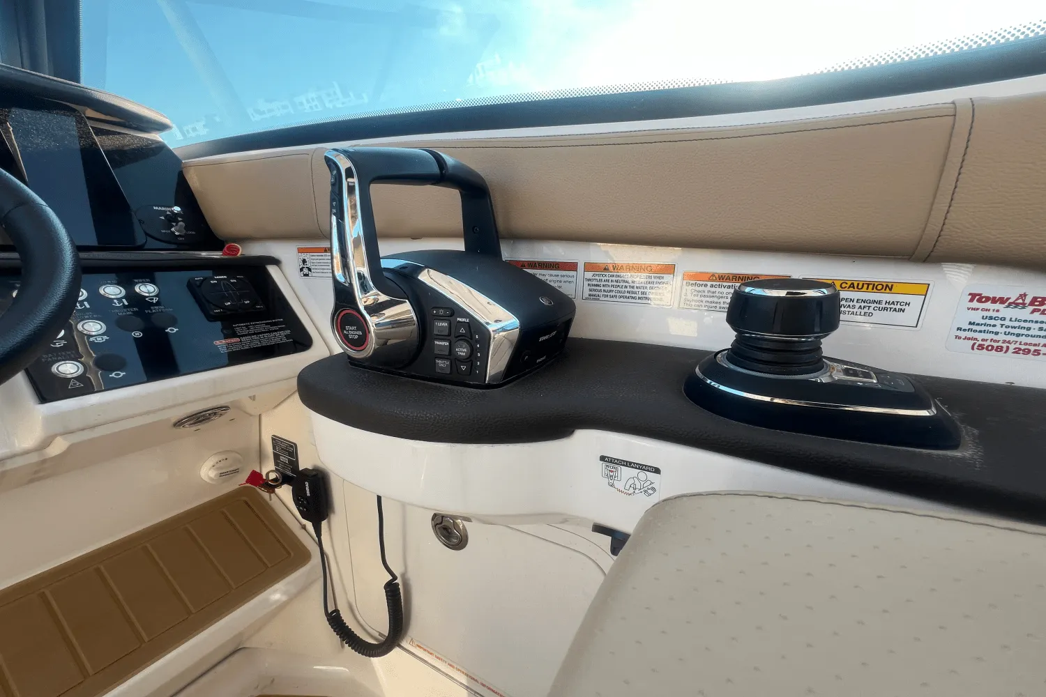 2023 Sea Ray 320 SUNDANCER Image Thumbnail #16
