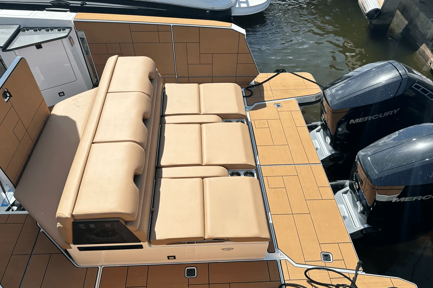 2024 Aviara AV40 Outboard Image Thumbnail #5