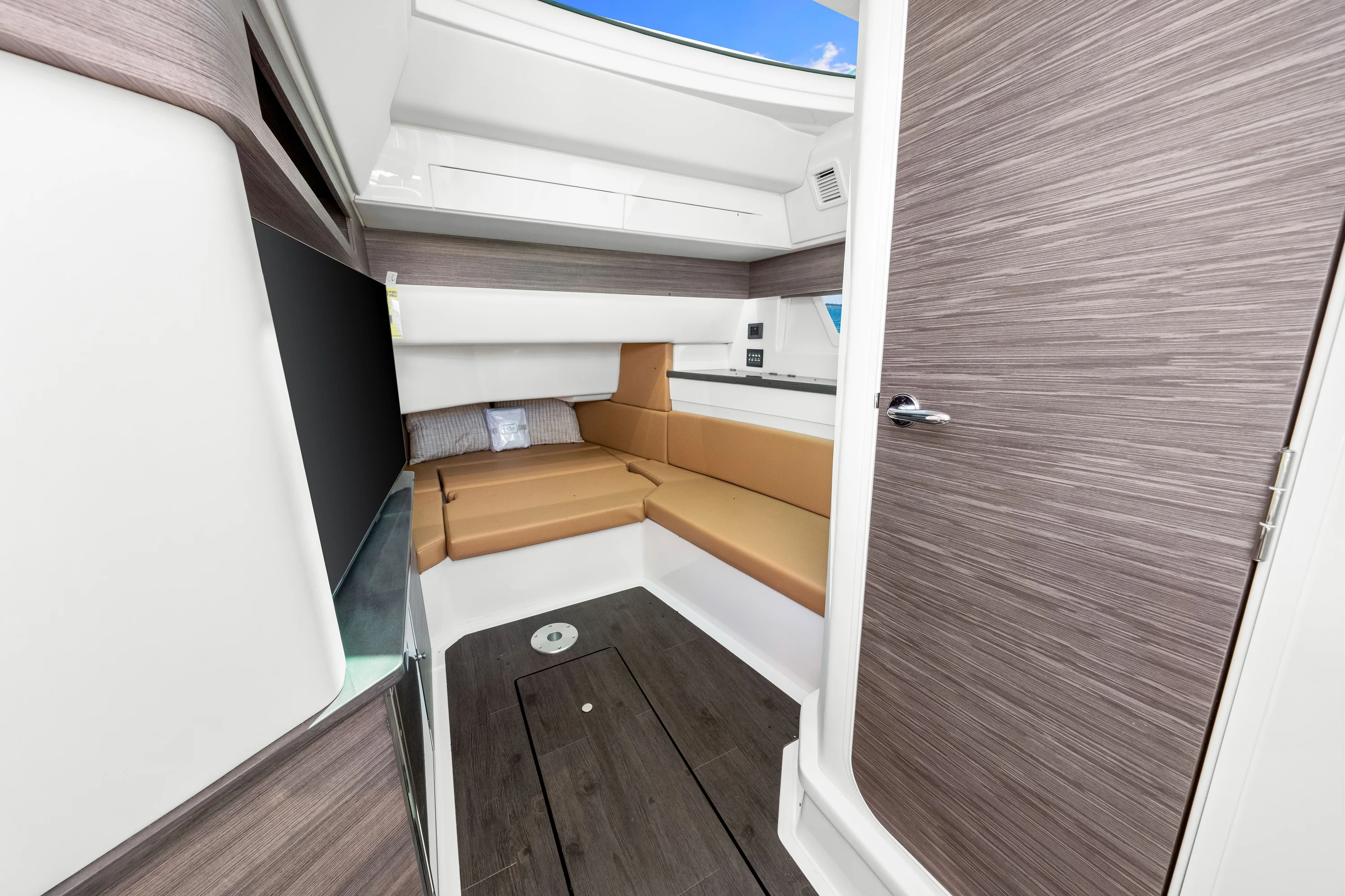 2024 Aviara AV40 Outboard Image Thumbnail #37