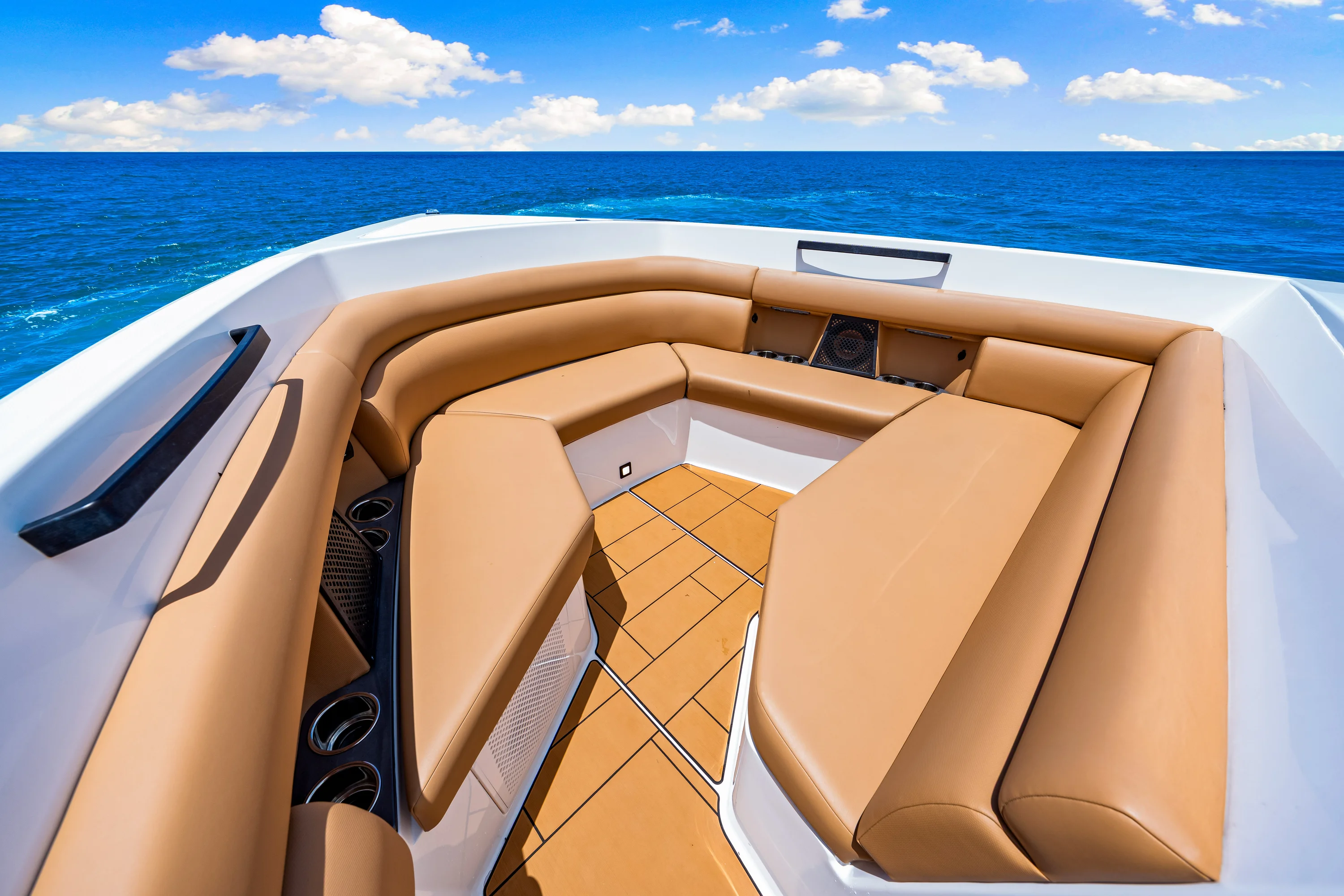 2024 Aviara AV40 Outboard Image Thumbnail #32