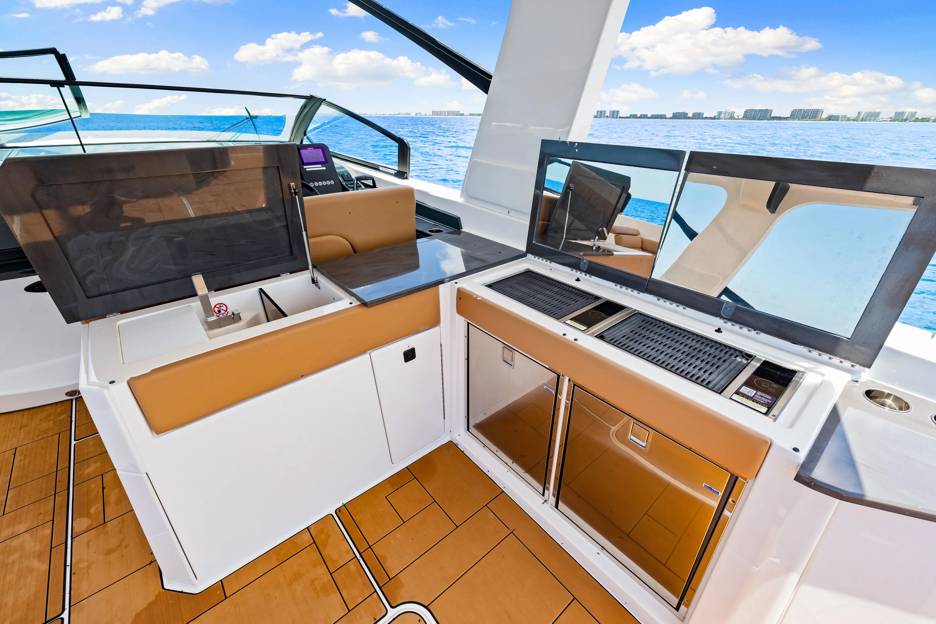 2024 Aviara AV40 Outboard Image Thumbnail #23