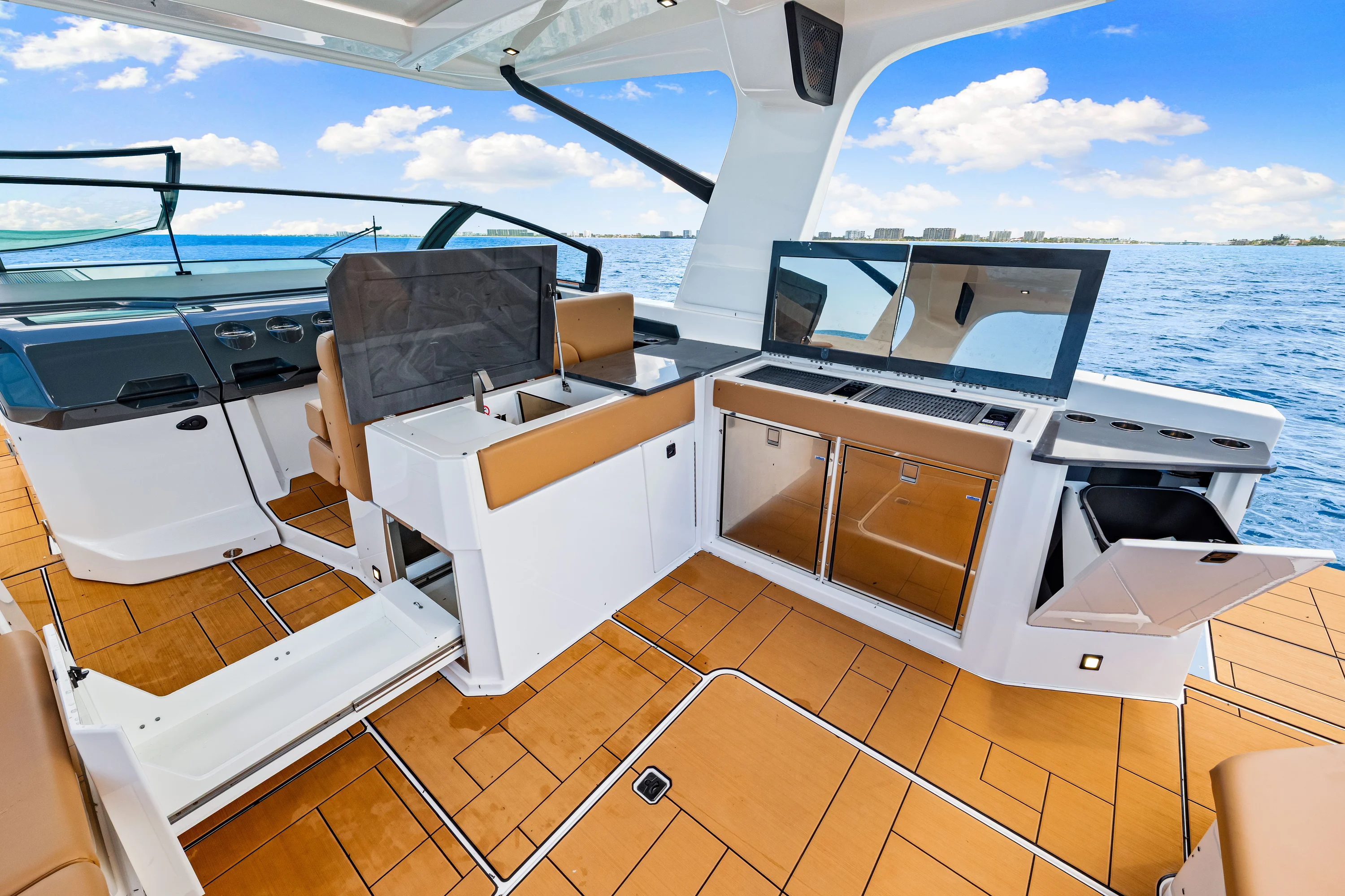 2024 Aviara AV40 Outboard Image Thumbnail #22