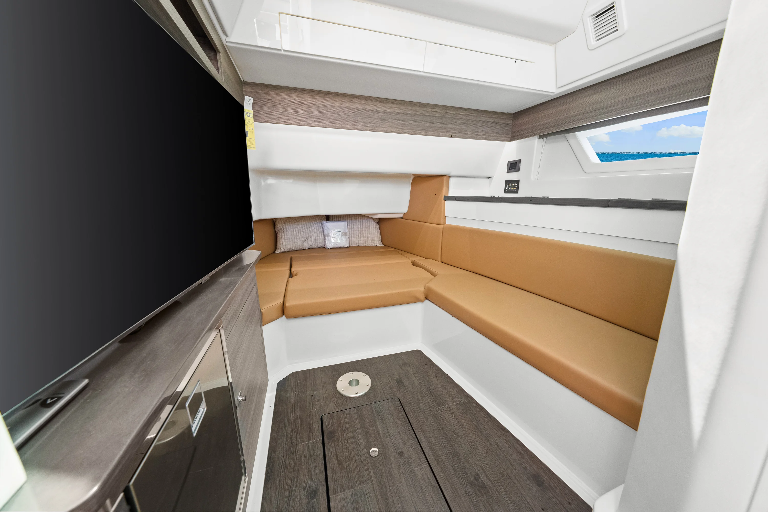 2024 Aviara AV40 Outboard Image Thumbnail #15