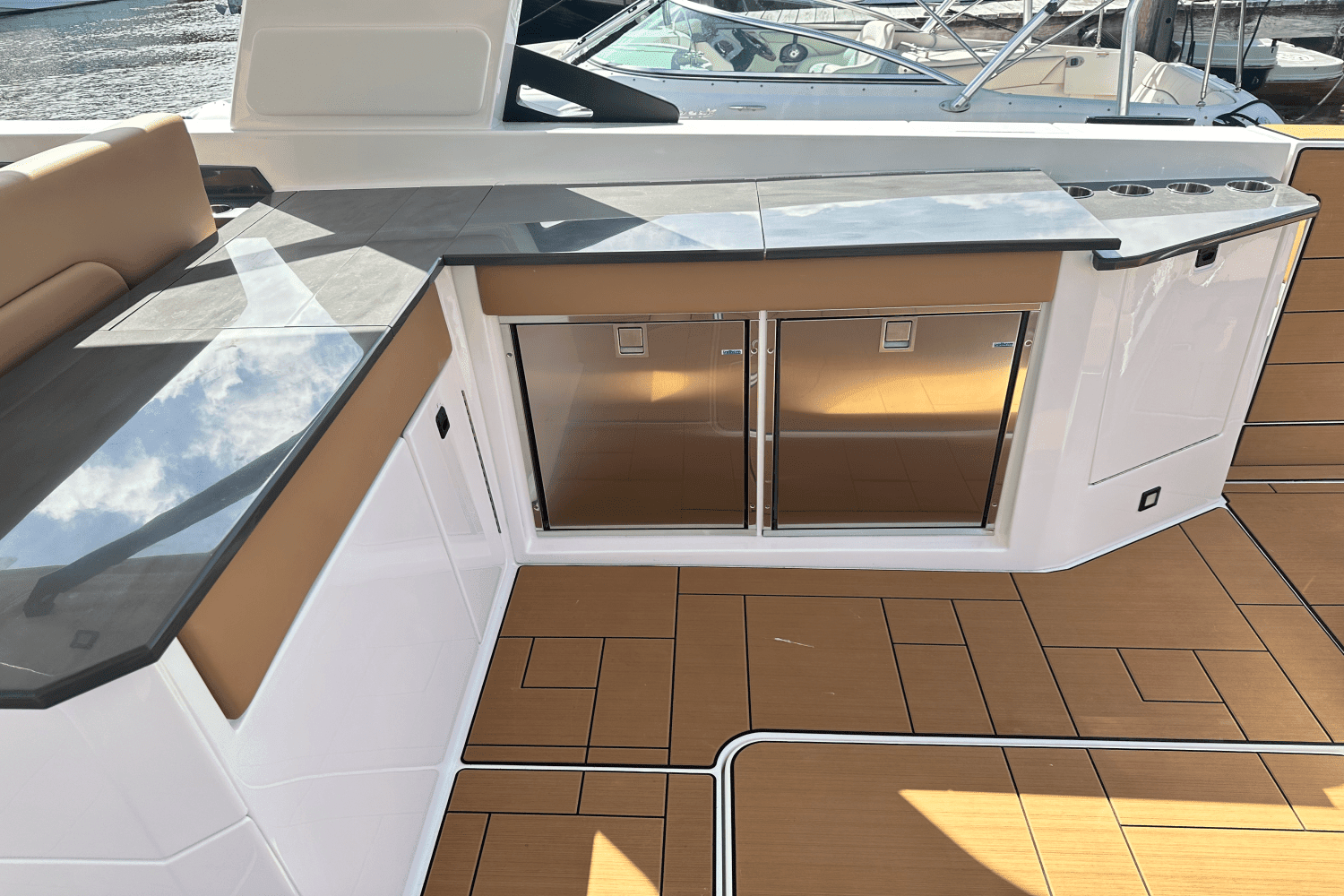 2024 Aviara AV40 Outboard Image Thumbnail #9