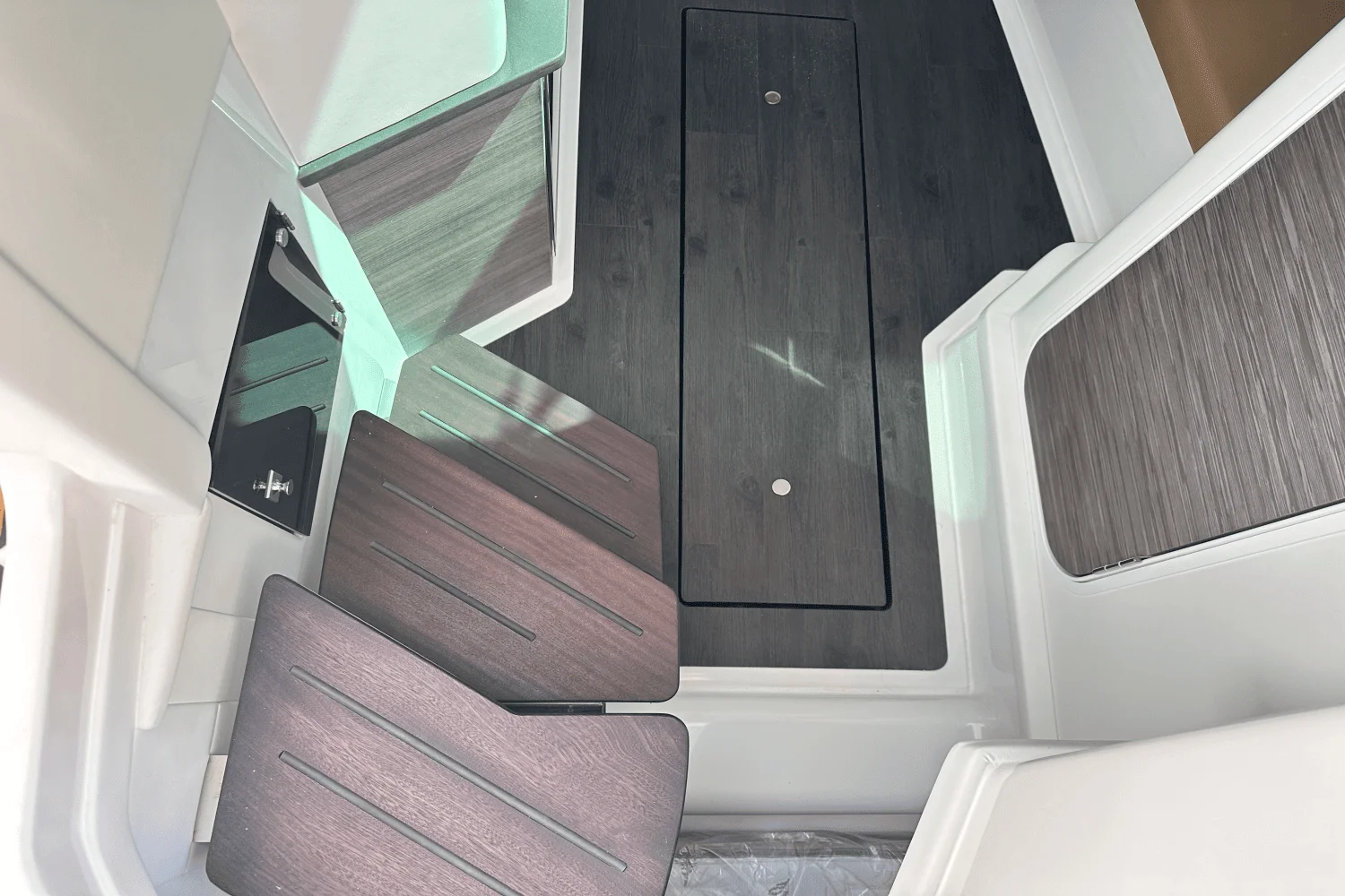 2024 Aviara AV40 Outboard Image Thumbnail #15