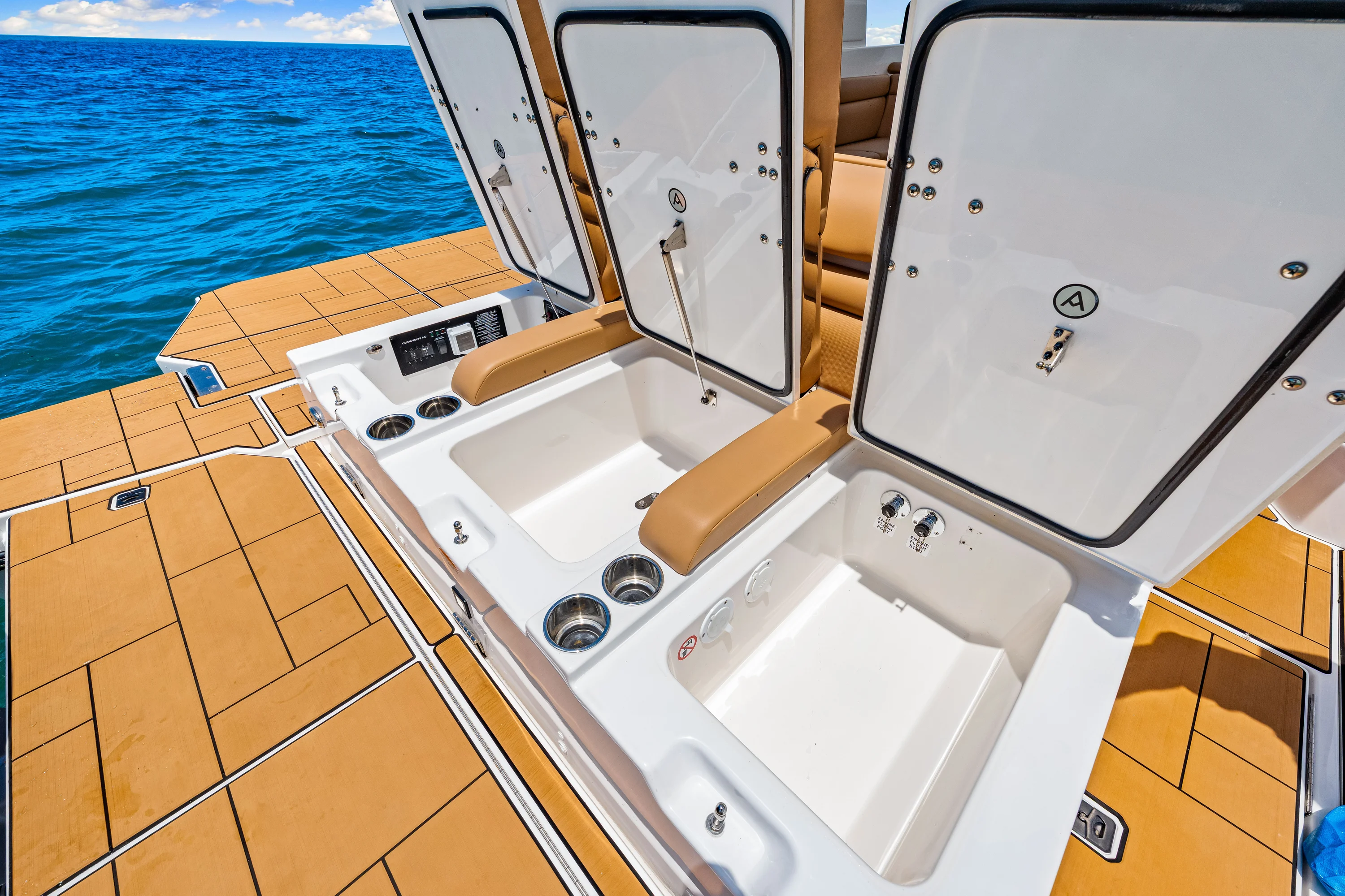 2024 Aviara AV40 Outboard Image Thumbnail #19