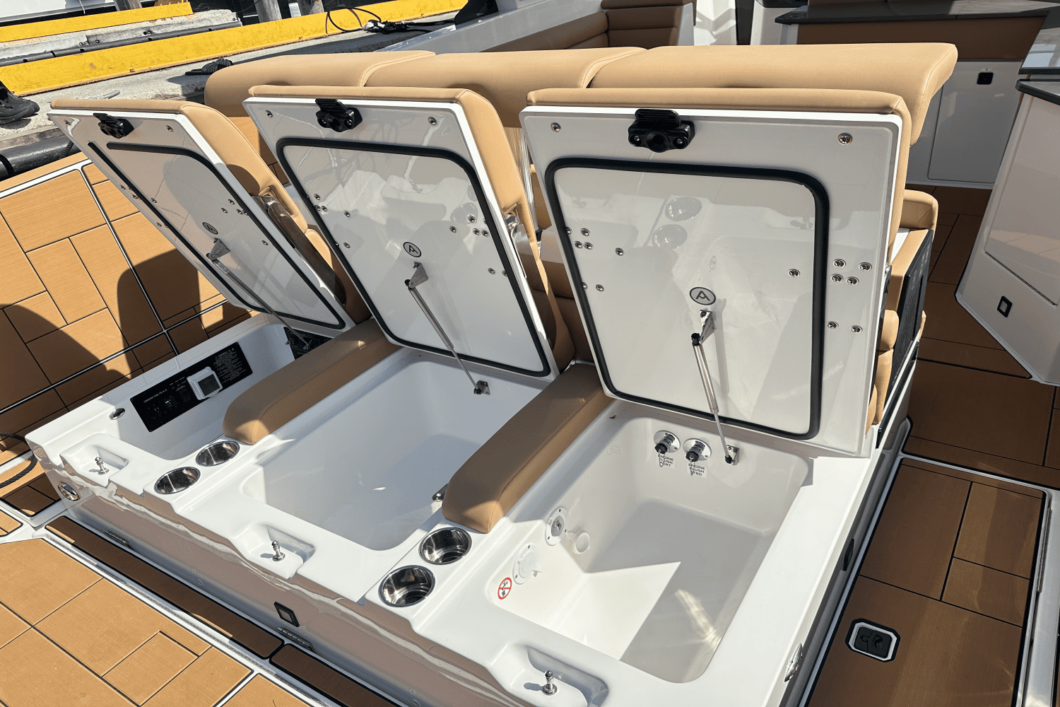 2024 Aviara AV40 Outboard Image Thumbnail #25