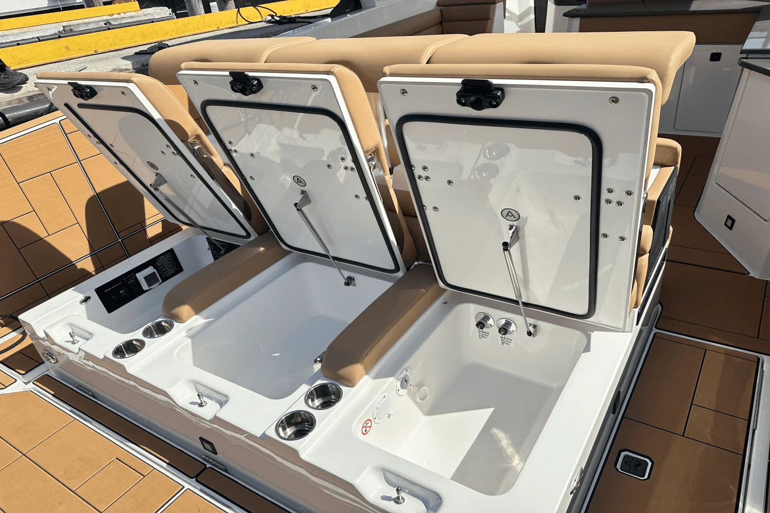 2024 Aviara AV40 Outboard Image Thumbnail #25