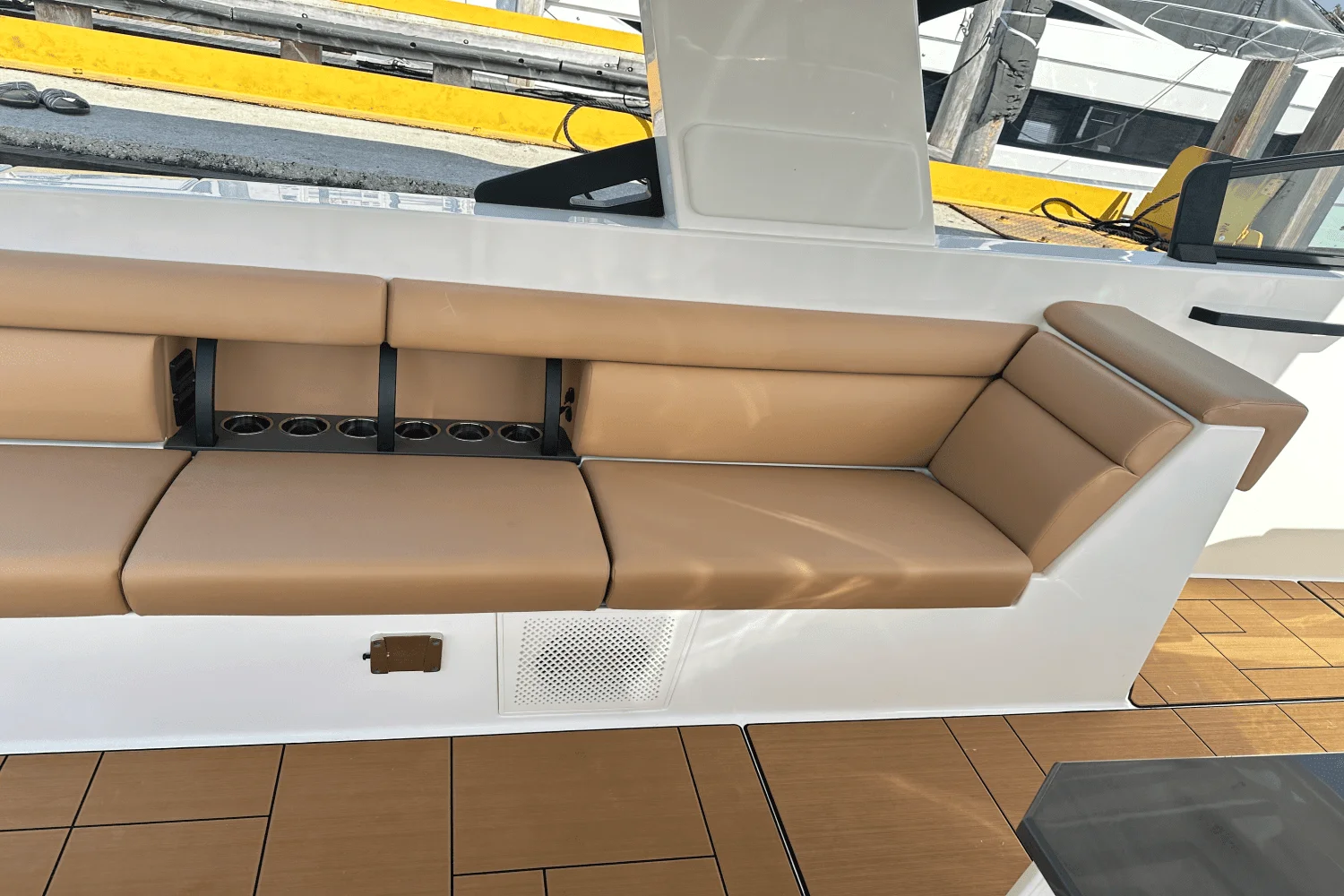 2024 Aviara AV40 Outboard Image Thumbnail #12