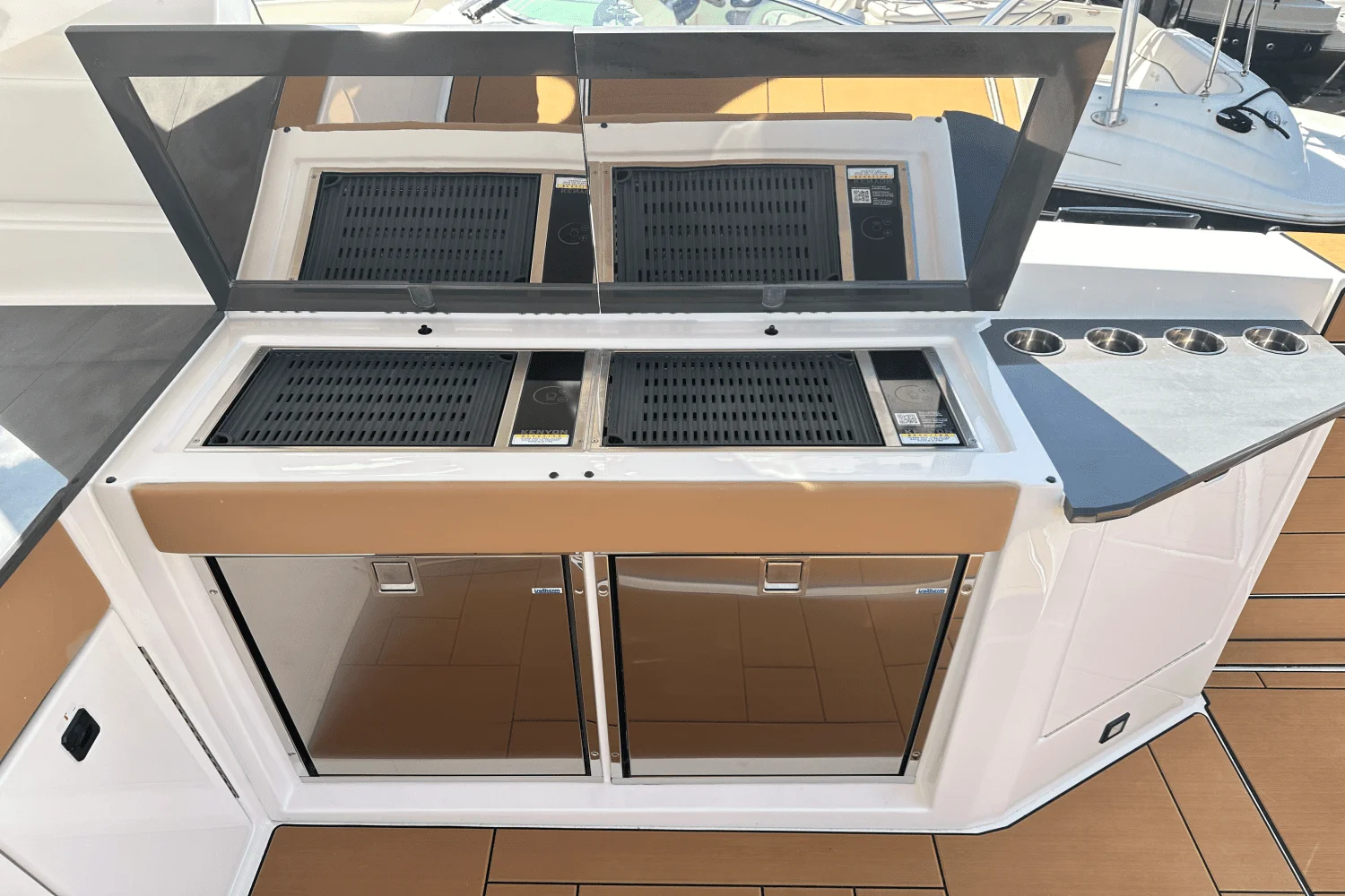 2024 Aviara AV40 Outboard Image Thumbnail #11