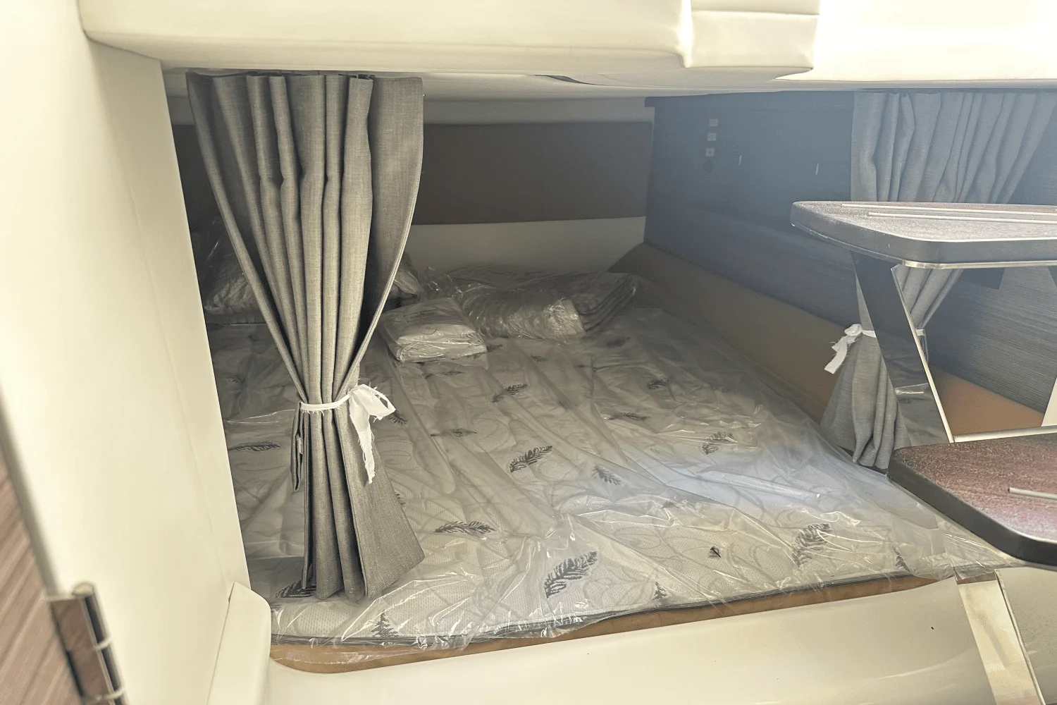 2024 Aviara AV40 Outboard Image Thumbnail #18