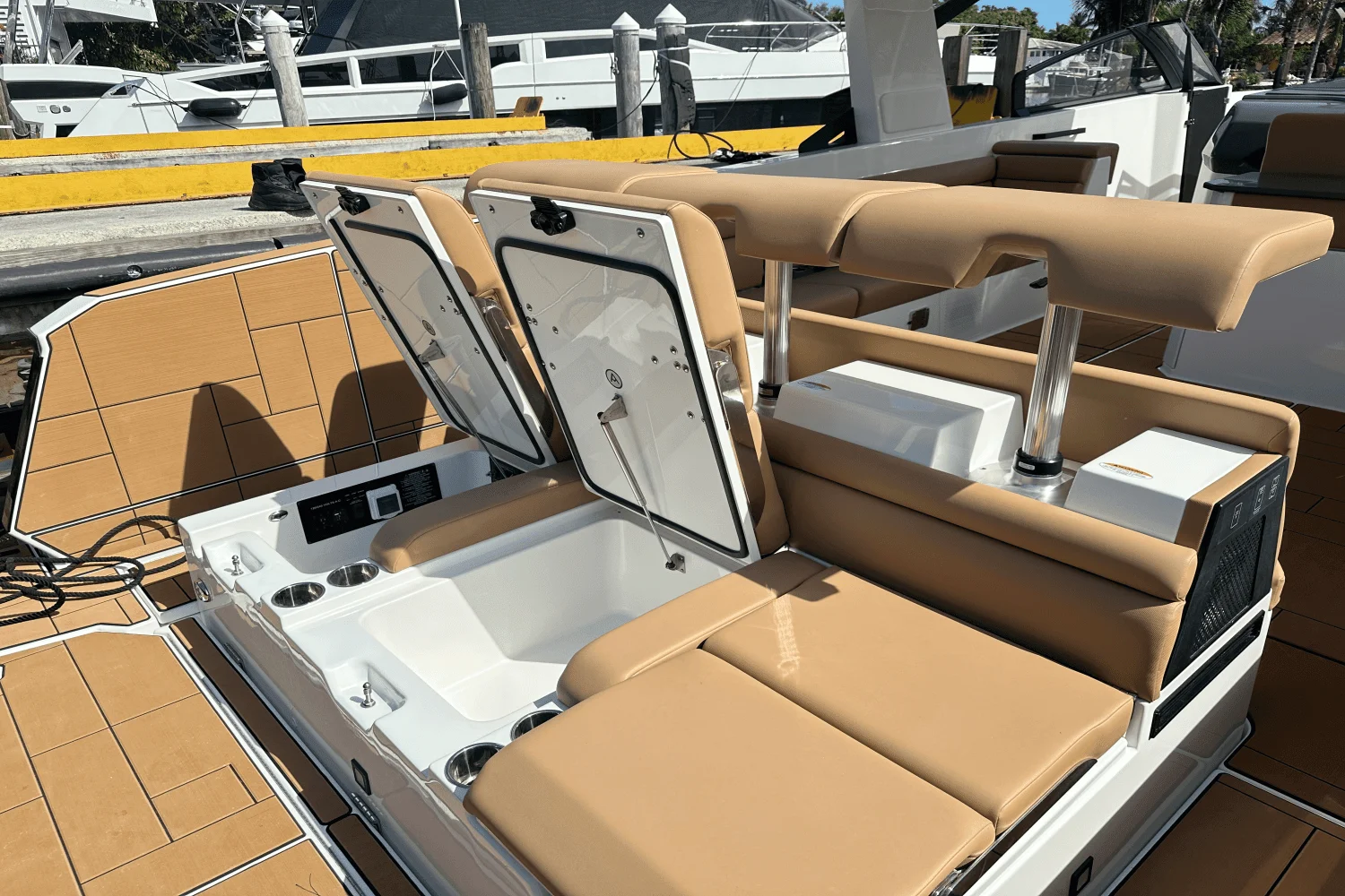 2024 Aviara AV40 Outboard Image Thumbnail #23