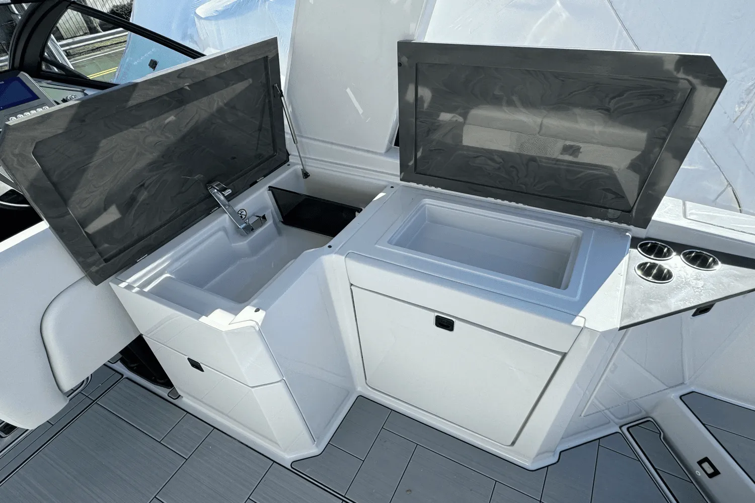 2024 Aviara AV32 Outboard Image Thumbnail #16