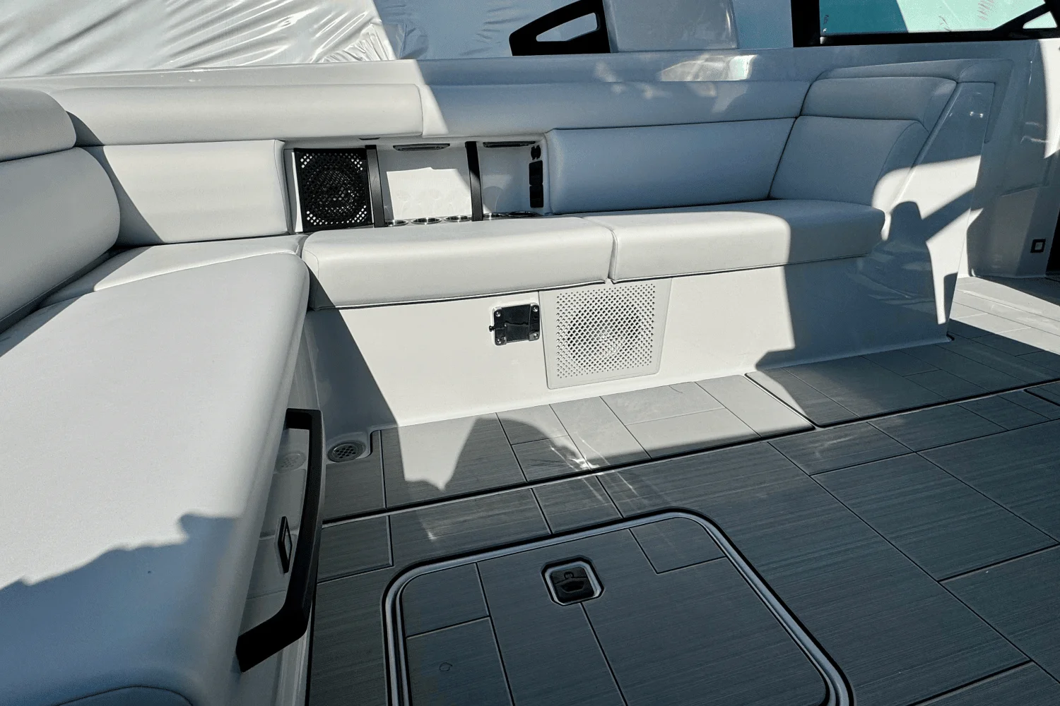 2024 Aviara AV32 Outboard Image Thumbnail #10