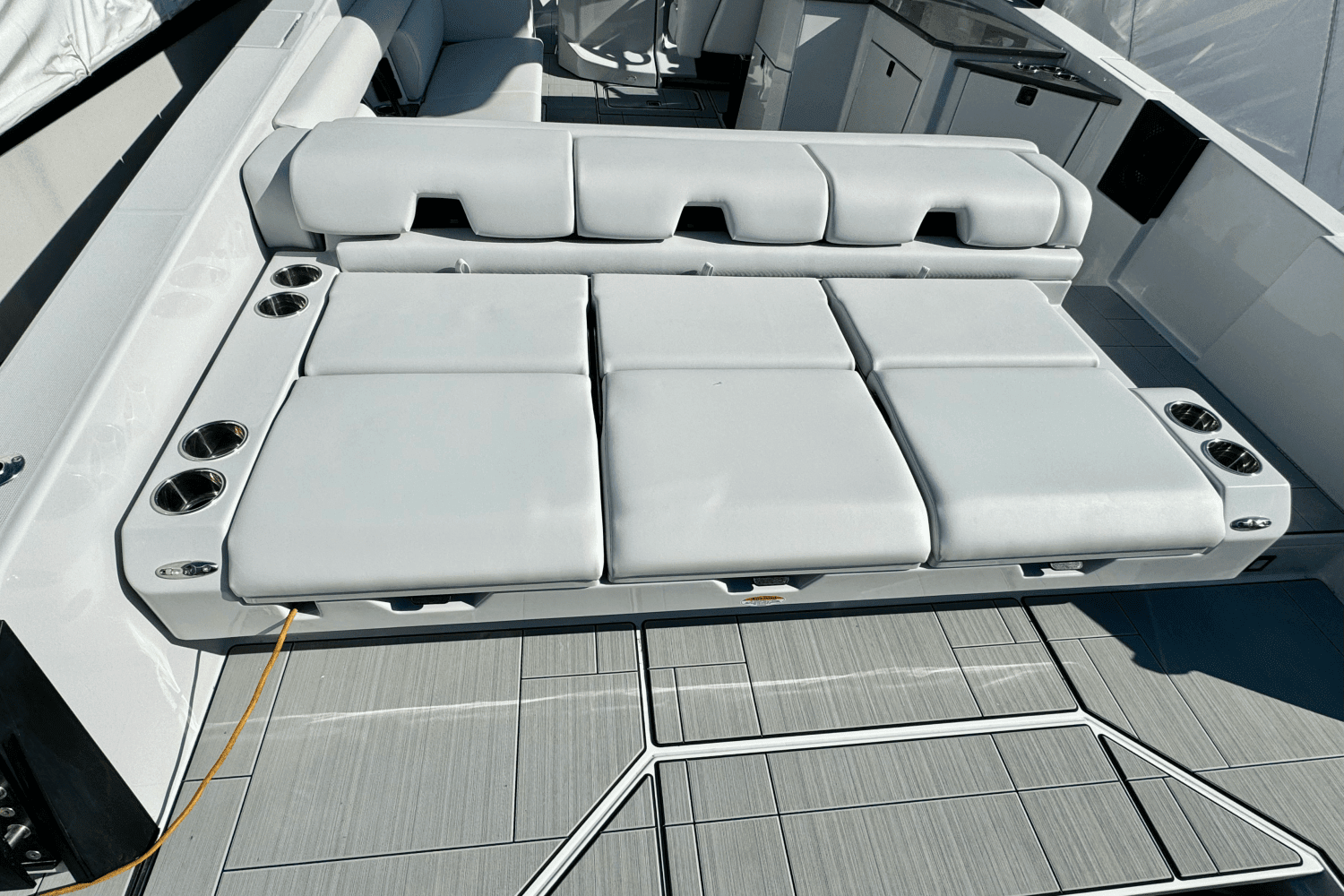 2024 Aviara AV32 Outboard Image Thumbnail #3