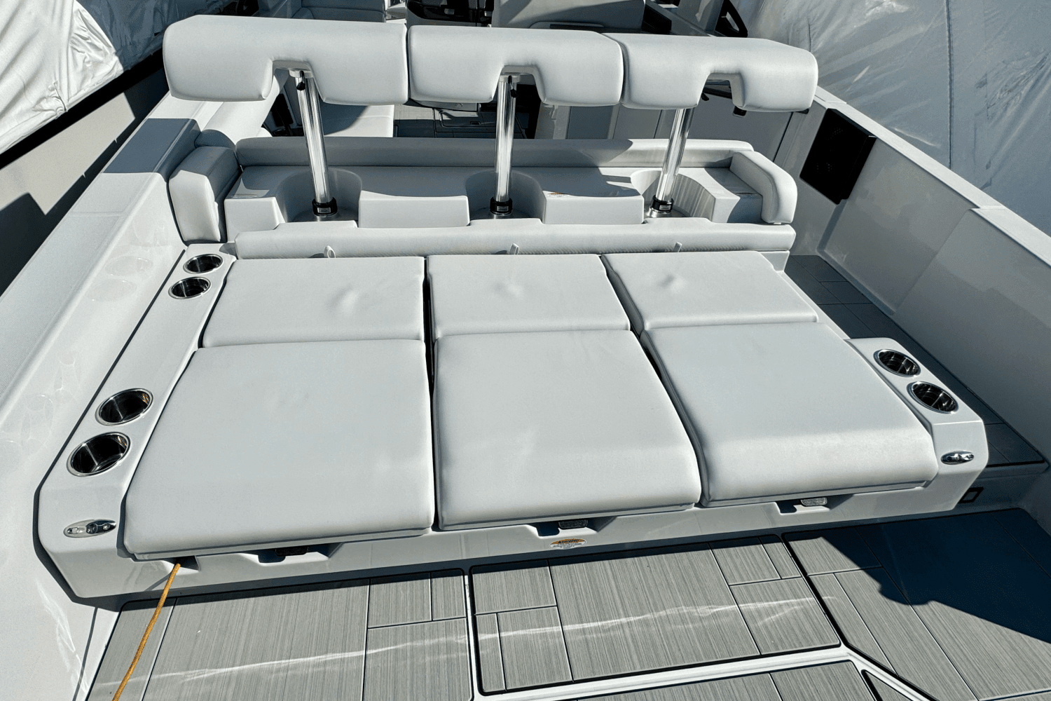 2024 Aviara AV32 Outboard Image Thumbnail #4