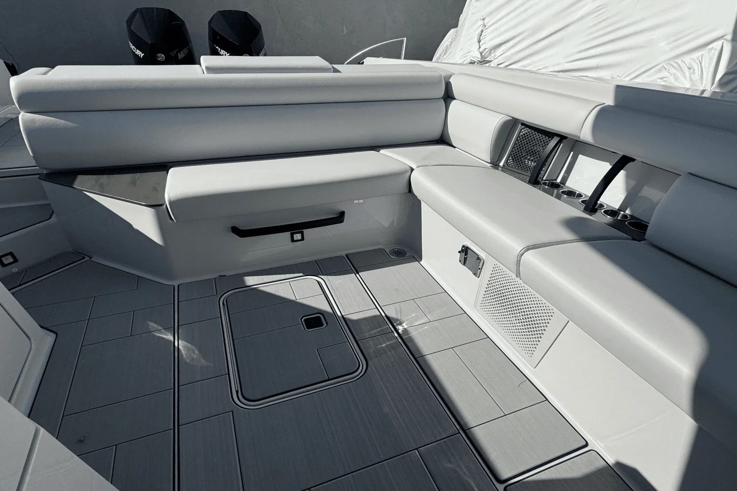 2024 Aviara AV32 Outboard Image Thumbnail #9