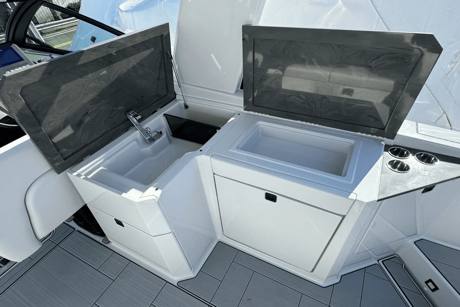 2024 Aviara AV32 Outboard Image Thumbnail #16