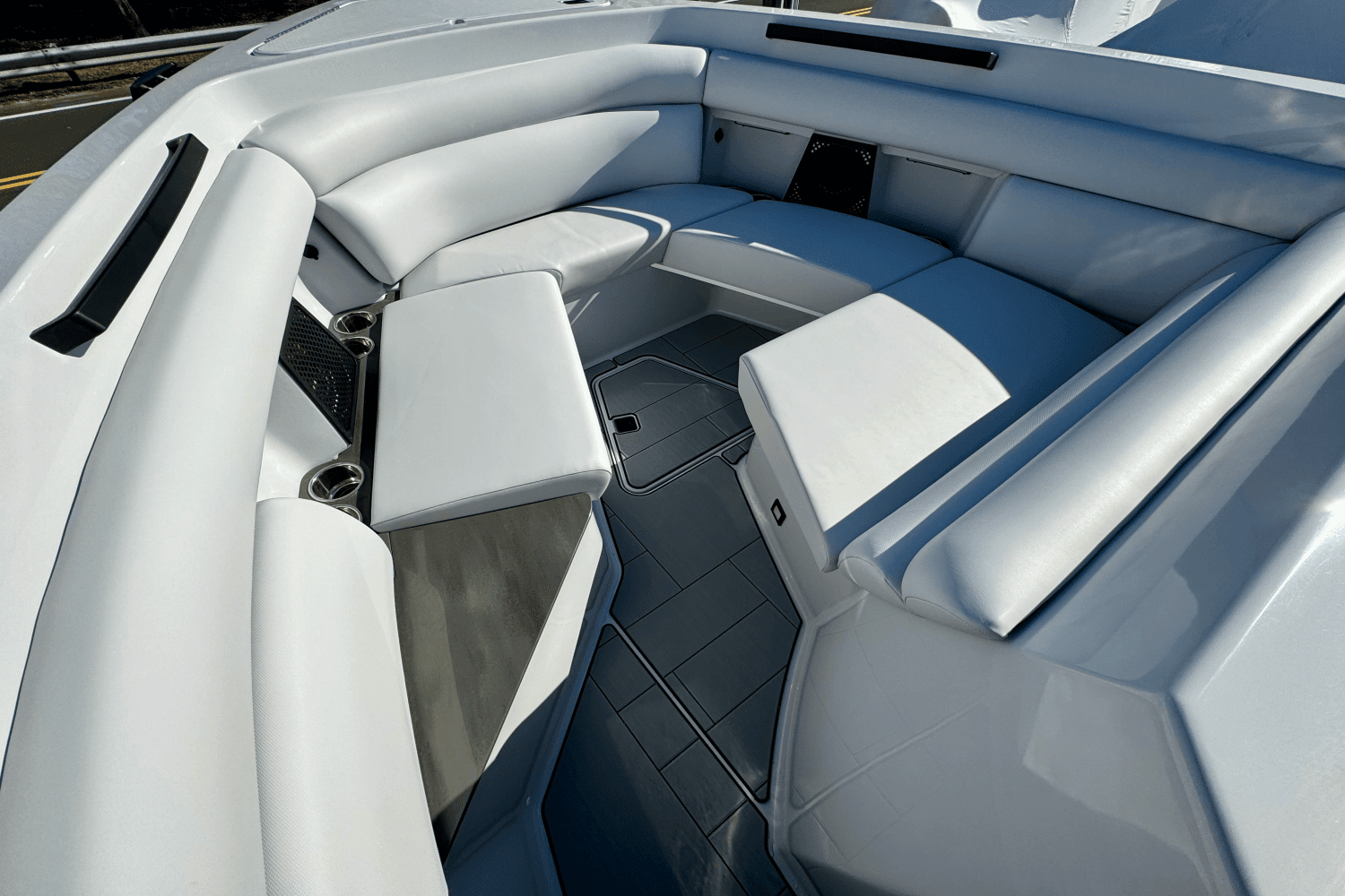 2024 Aviara AV32 Outboard Image Thumbnail #28