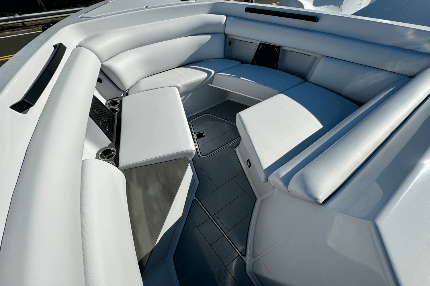 2024 Aviara AV32 Outboard Image Thumbnail #28