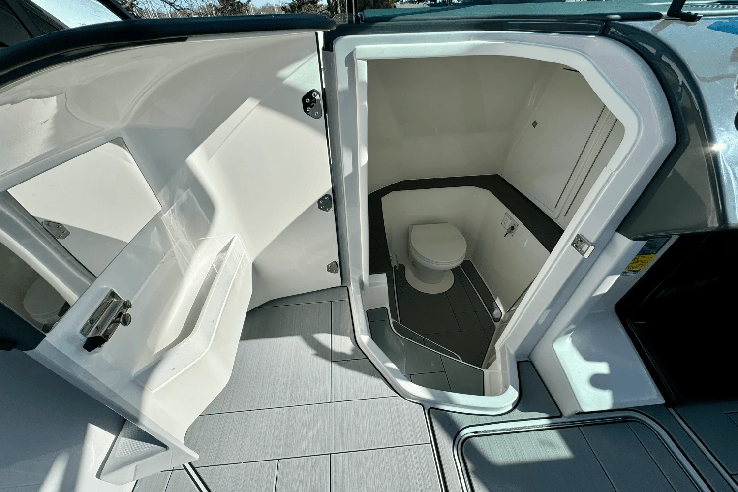 2024 Aviara AV32 Outboard Image Thumbnail #26