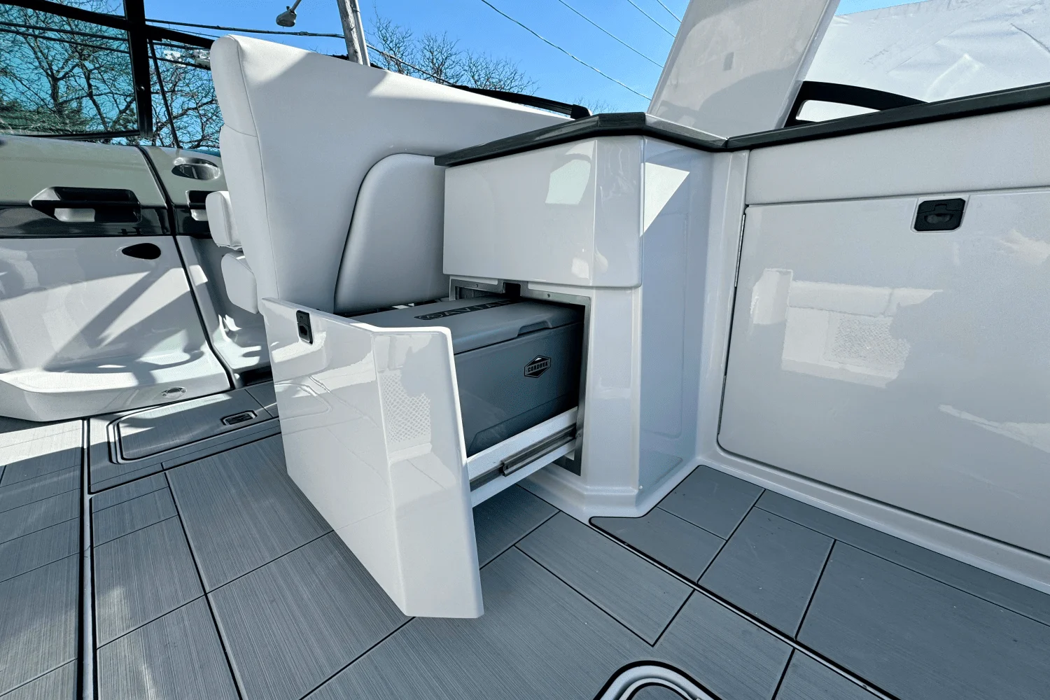 2024 Aviara AV32 Outboard Image Thumbnail #18