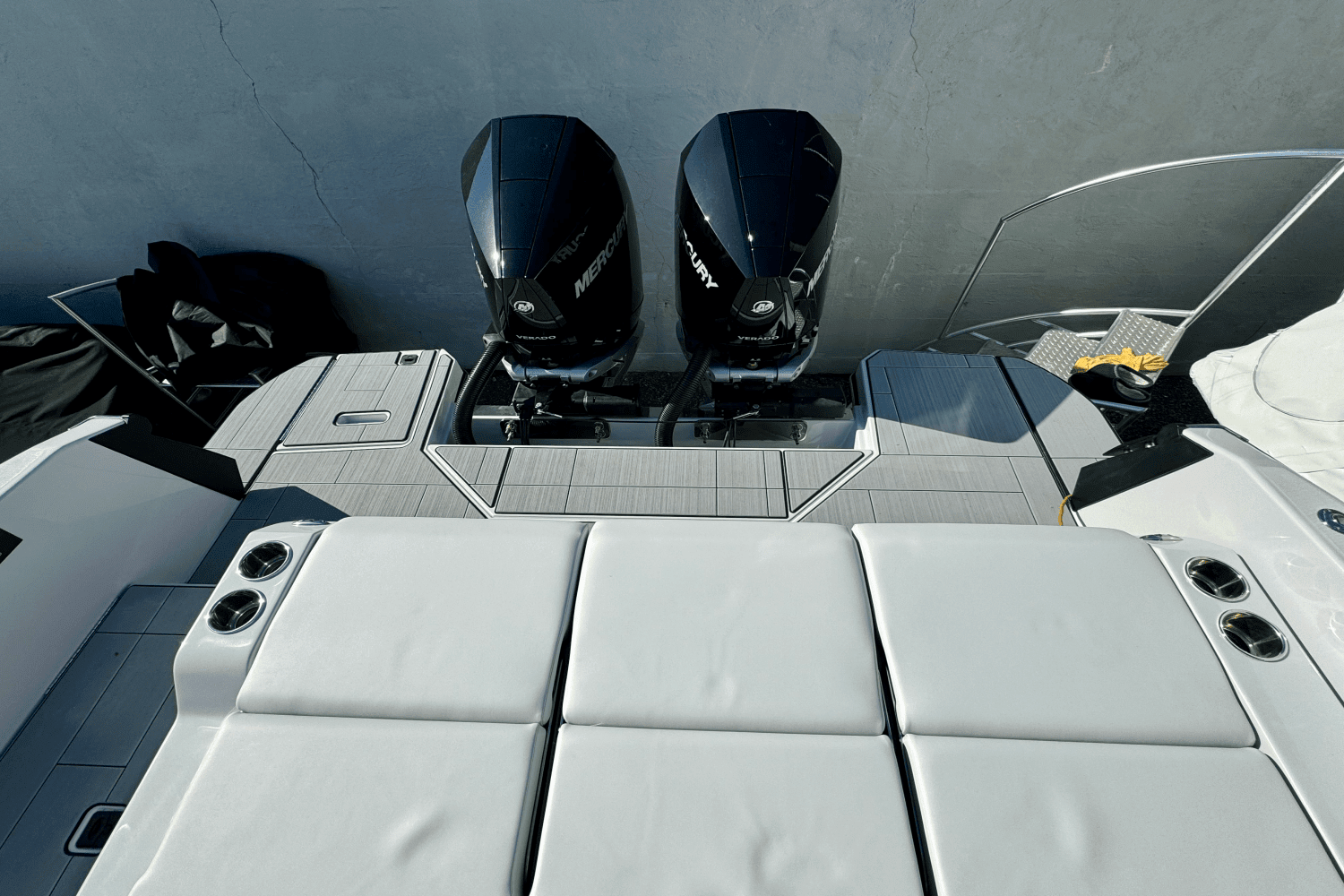 2024 Aviara AV32 Outboard Image Thumbnail #2