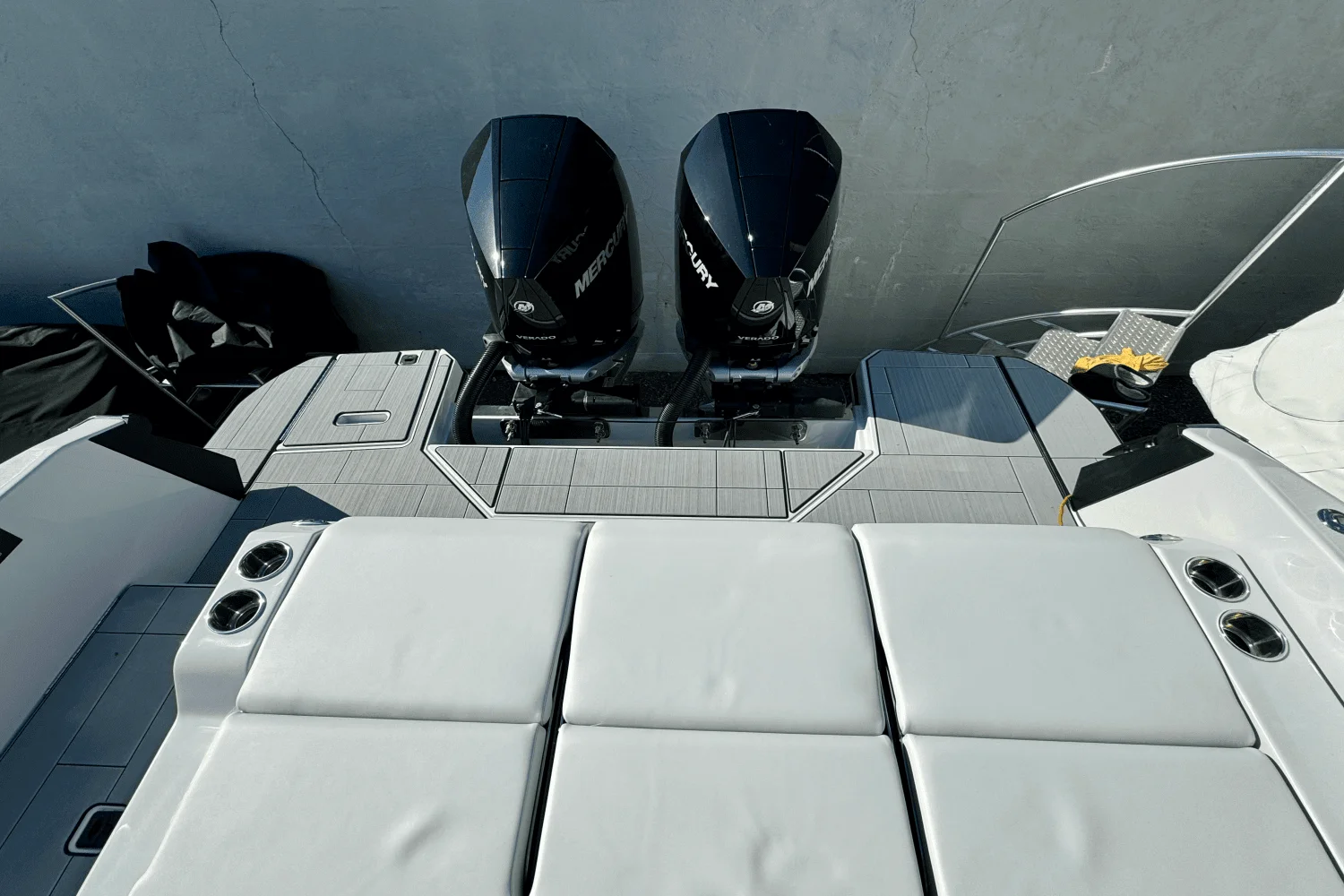 2024 Aviara AV32 Outboard Image Thumbnail #2