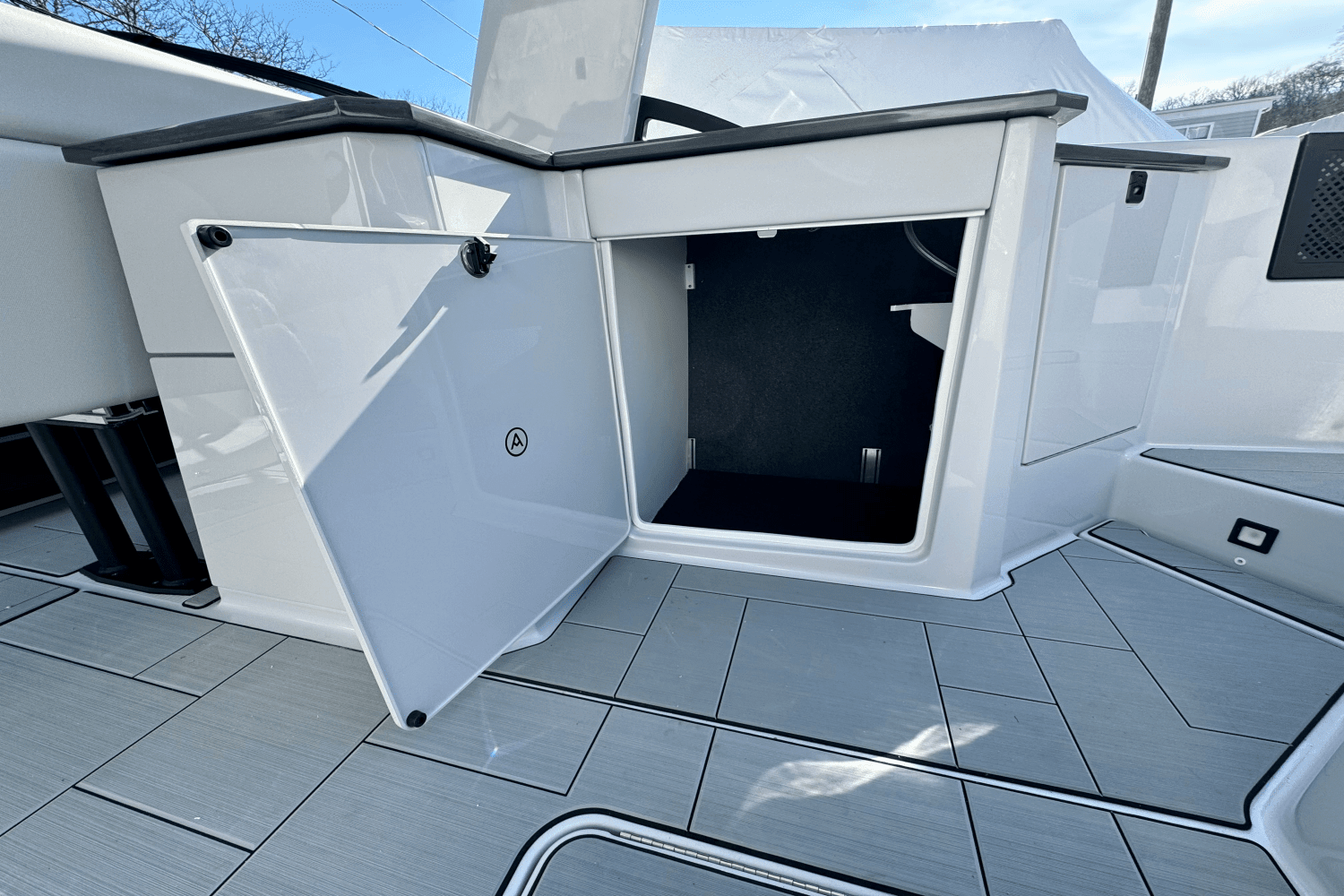 2024 Aviara AV32 Outboard Image Thumbnail #17