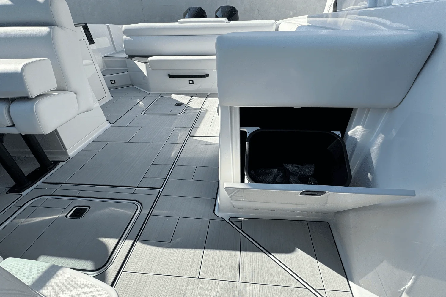 2024 Aviara AV32 Outboard Image Thumbnail #21