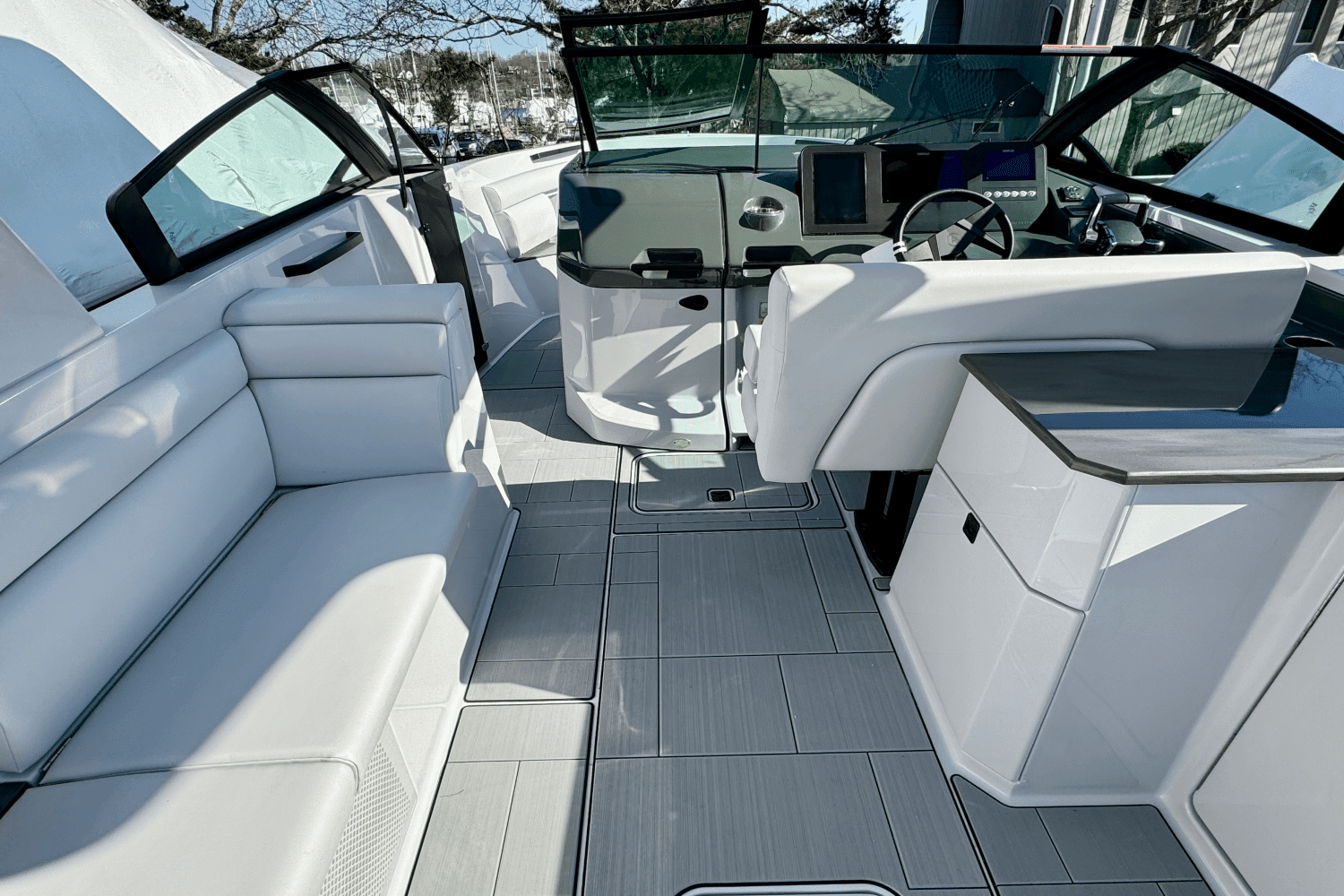 2024 Aviara AV32 Outboard Image Thumbnail #12