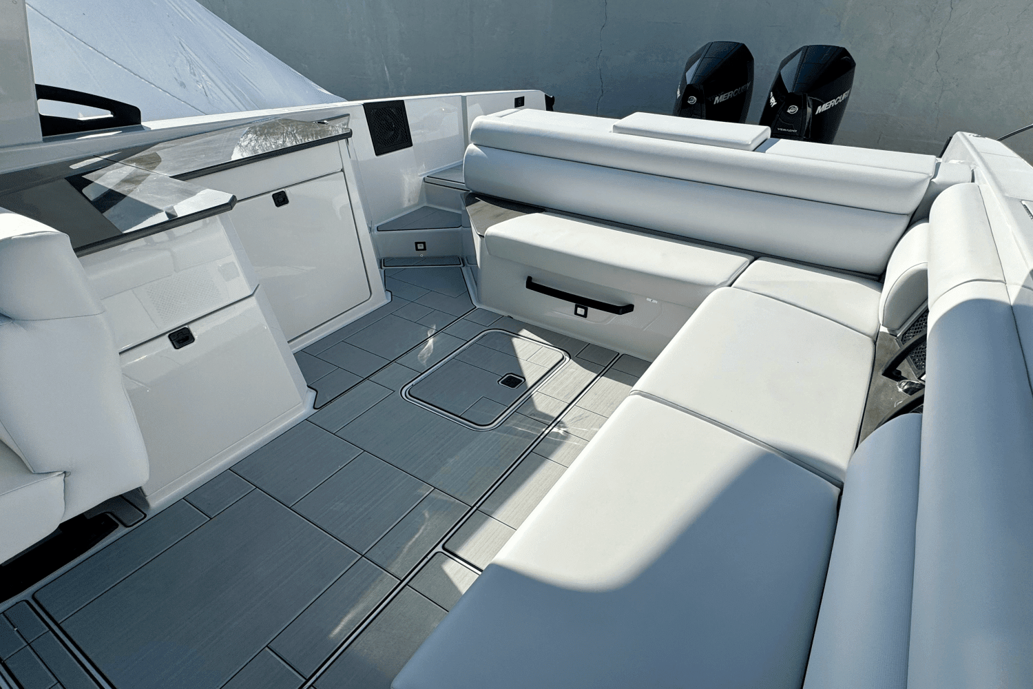 2024 Aviara AV32 Outboard Image Thumbnail #6