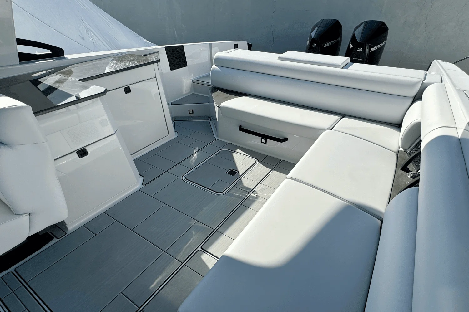 2024 Aviara AV32 Outboard Image Thumbnail #6