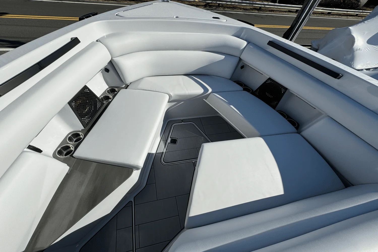 2024 Aviara AV32 Outboard Image Thumbnail #29