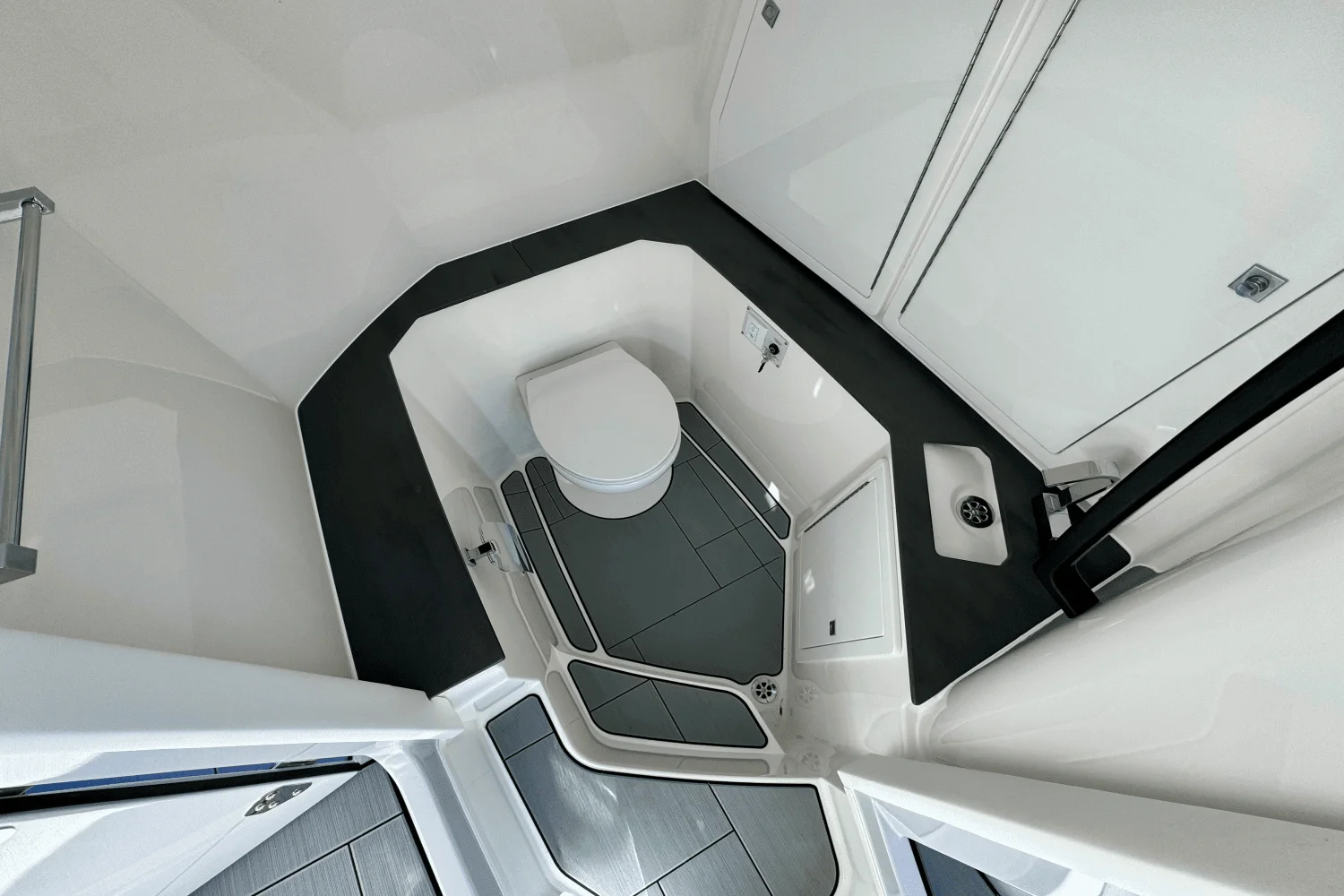 2024 Aviara AV32 Outboard Image Thumbnail #27