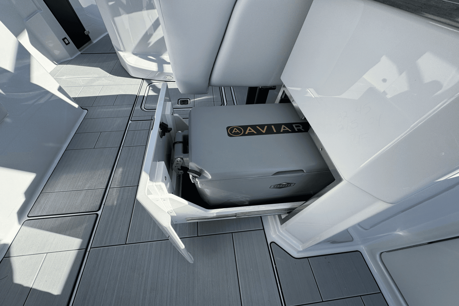 2024 Aviara AV32 Outboard Image Thumbnail #19