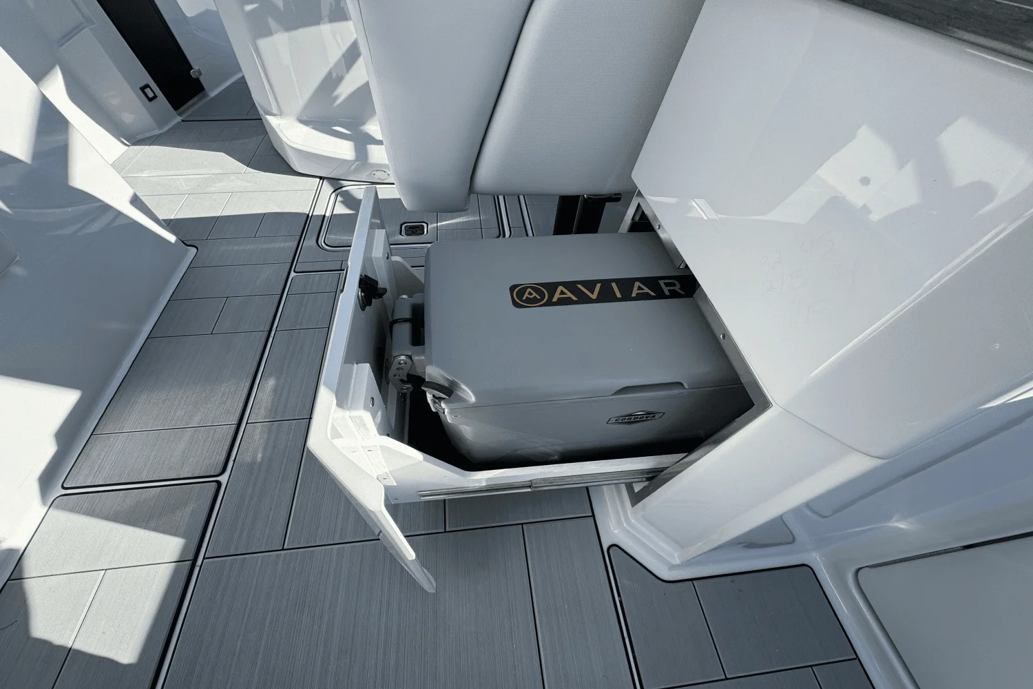 2024 Aviara AV32 Outboard Image Thumbnail #19