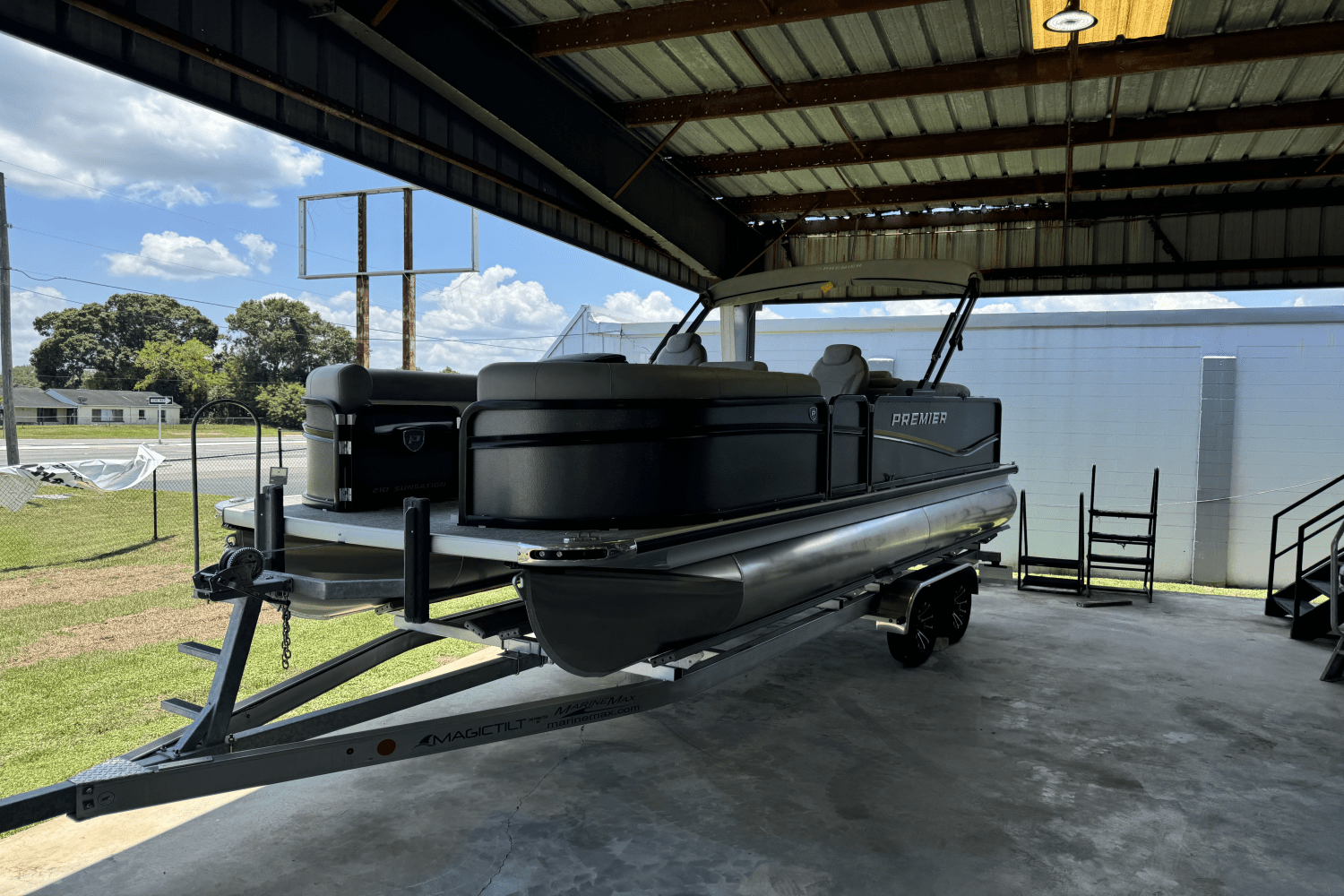 2024 Premier 210 Sunsation Image Thumbnail #3