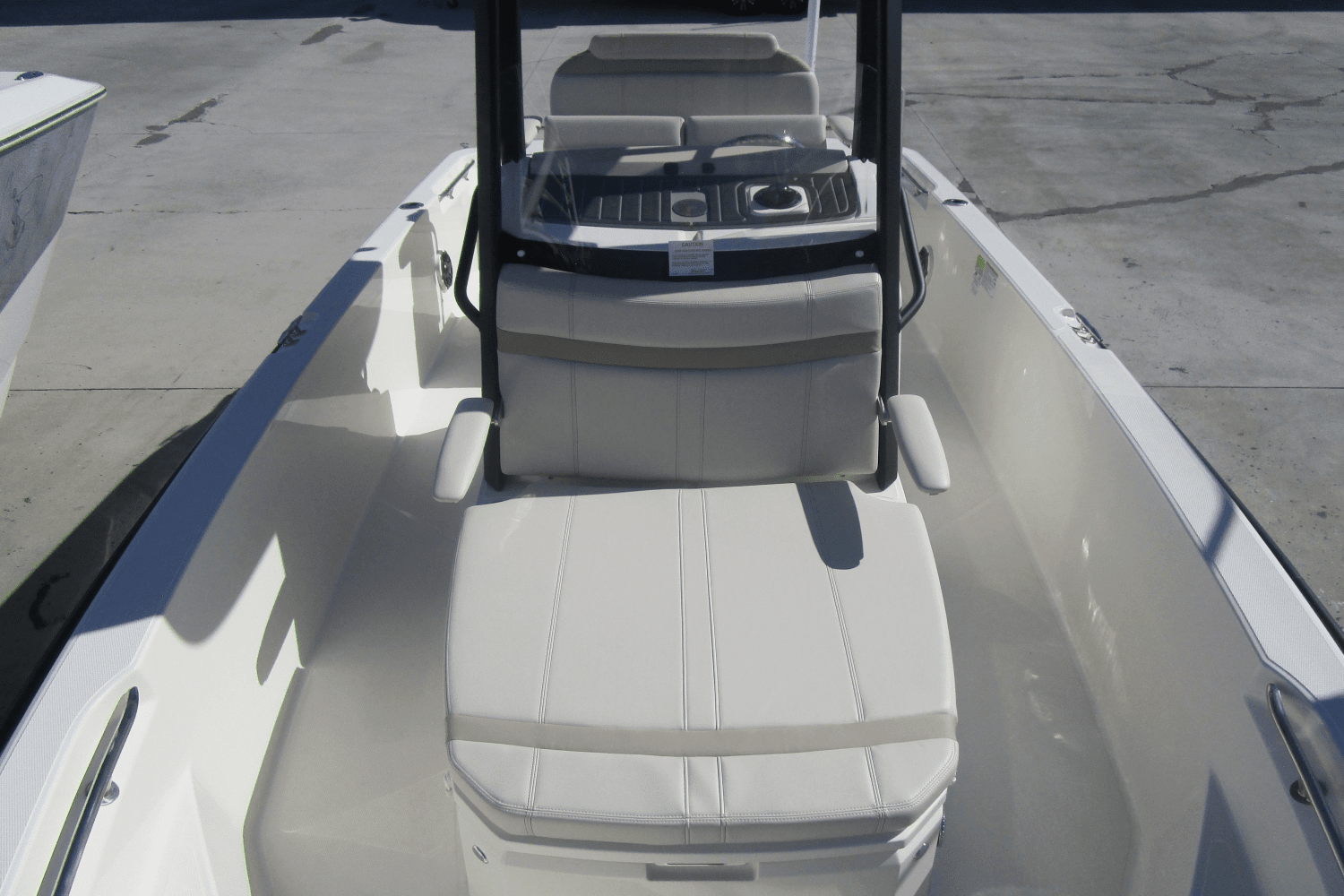 2025 Boston Whaler 220 Dauntless Image Thumbnail #6