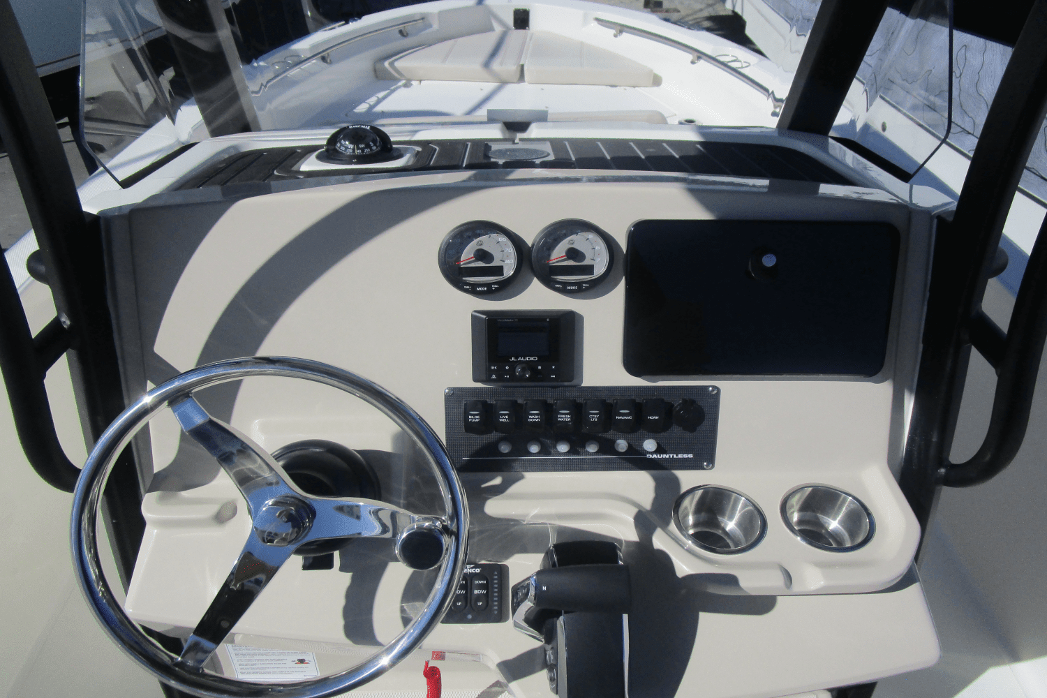 2025 Boston Whaler 220 Dauntless Image Thumbnail #2