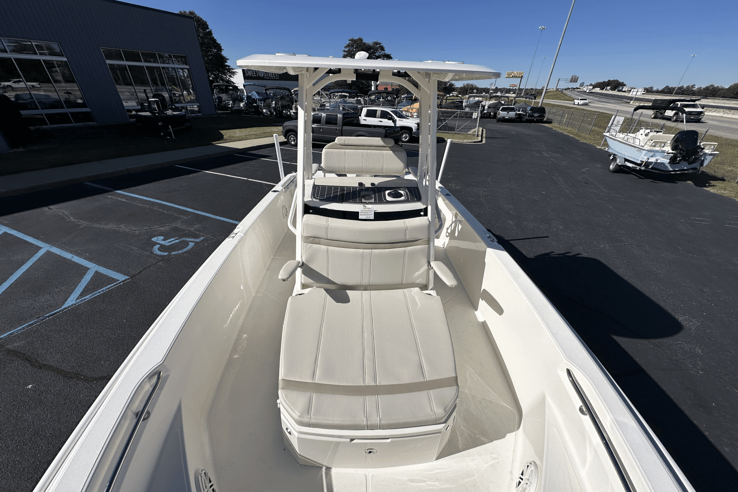 2025 Boston Whaler 220 Dauntless Image Thumbnail #5