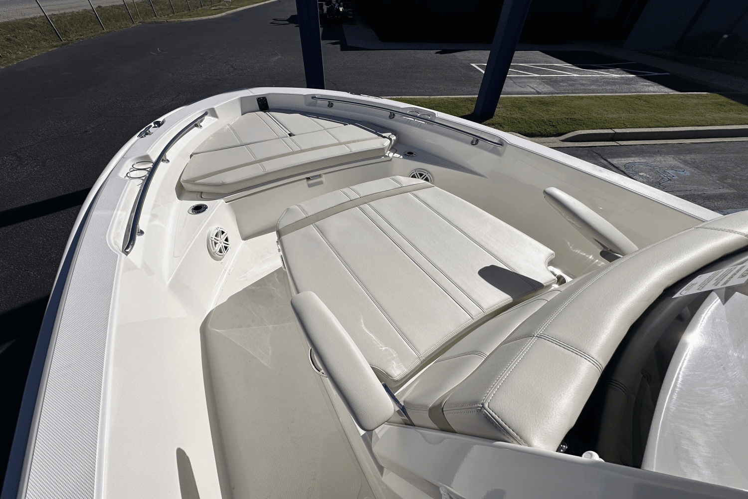 2025 Boston Whaler 220 Dauntless Image Thumbnail #7