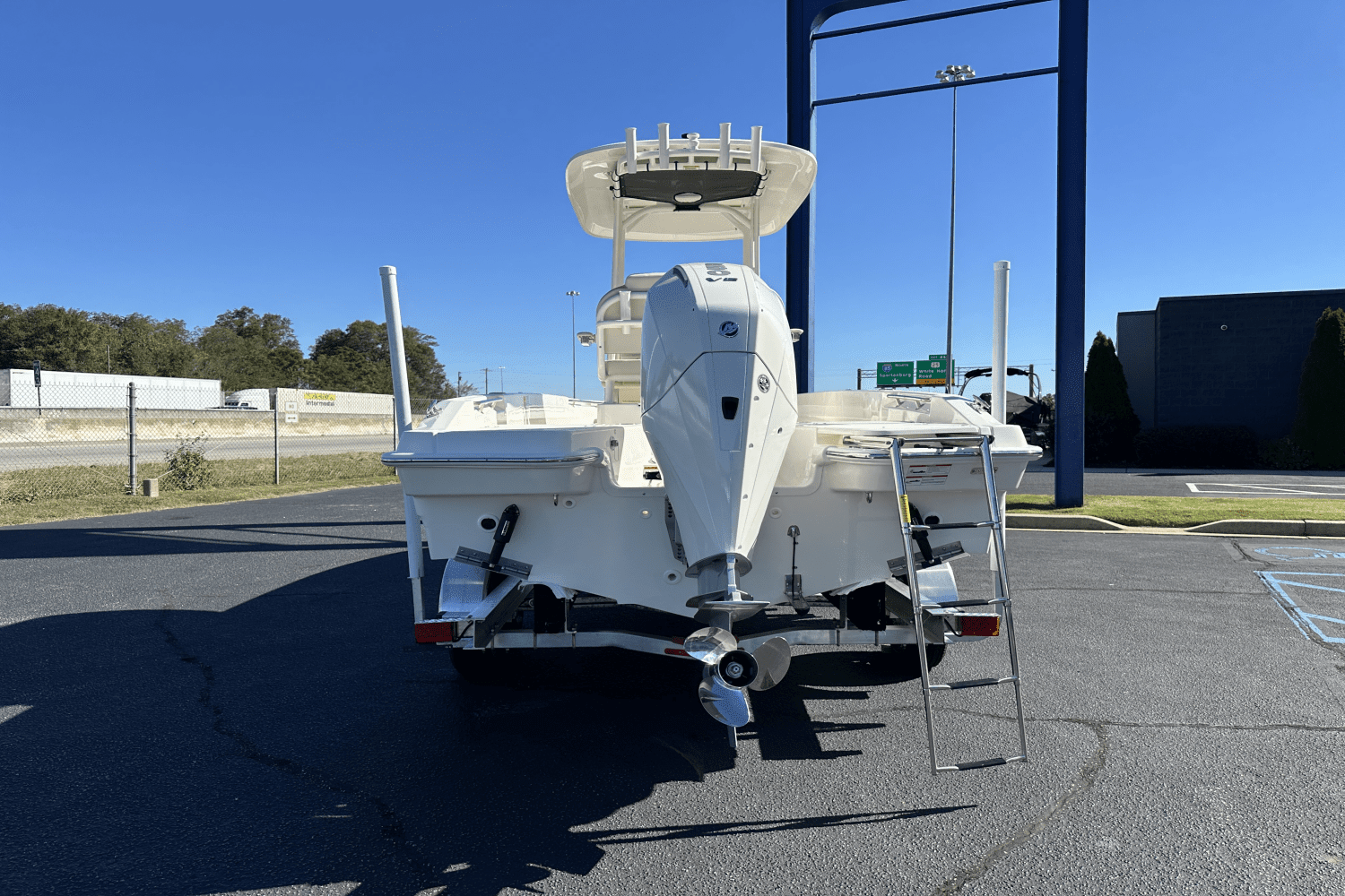 2025 Boston Whaler 220 Dauntless Image Thumbnail #3