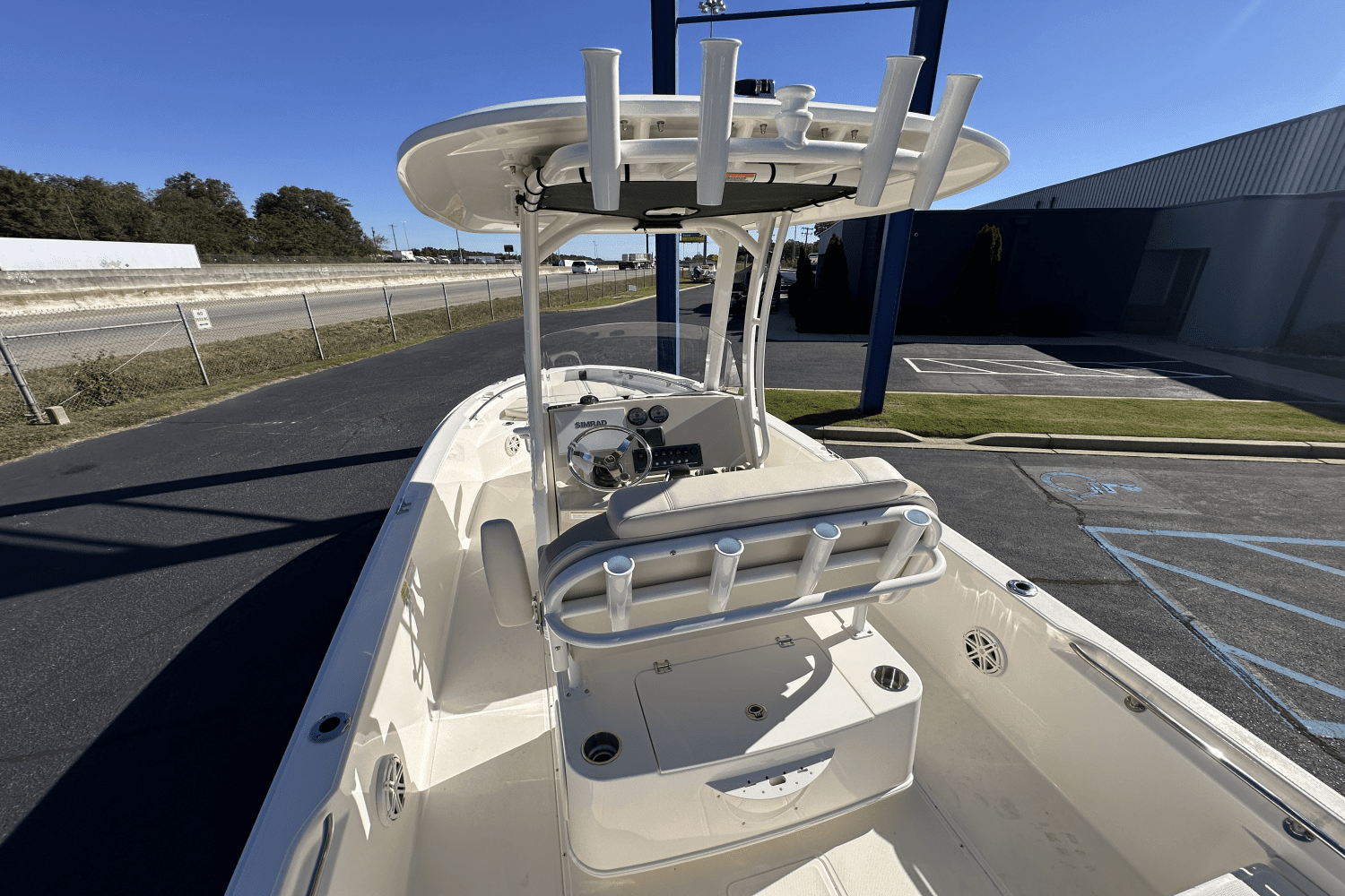 2025 Boston Whaler 220 Dauntless Image Thumbnail #12