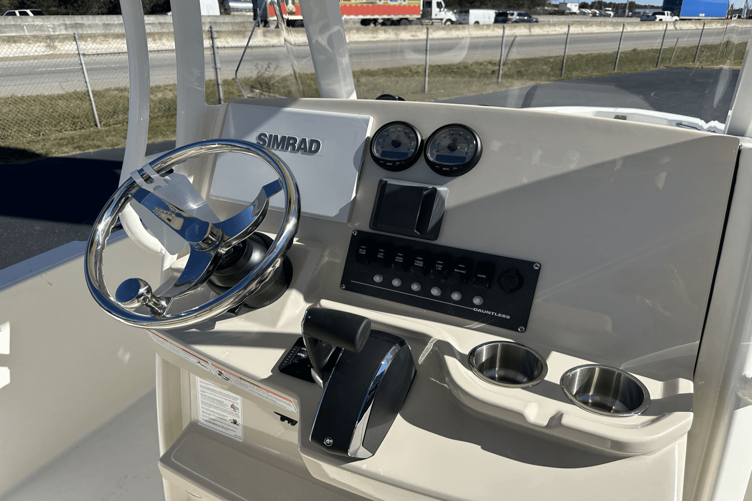 2025 Boston Whaler 220 Dauntless Image Thumbnail #16