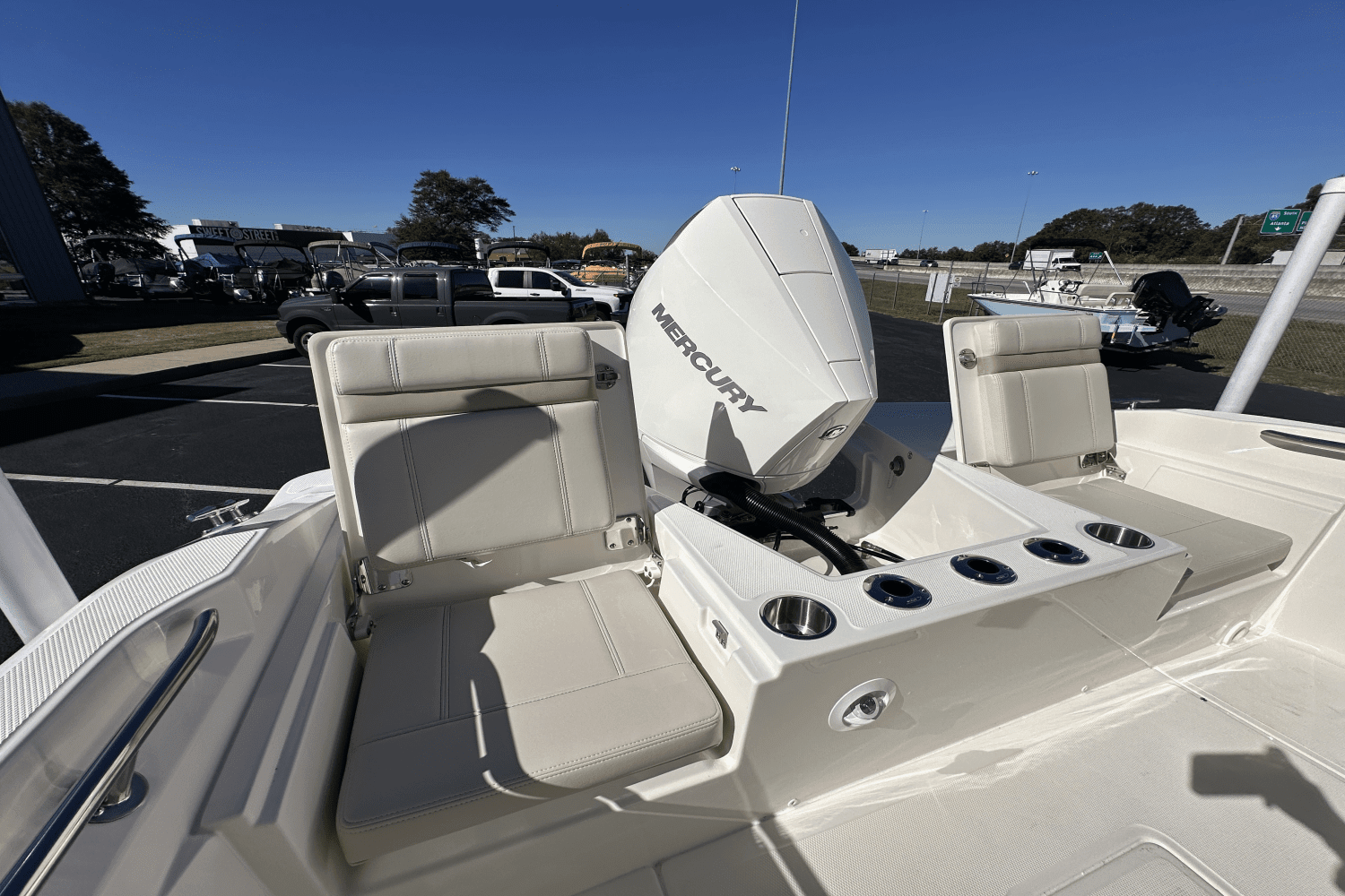 2025 Boston Whaler 220 Dauntless Image Thumbnail #11