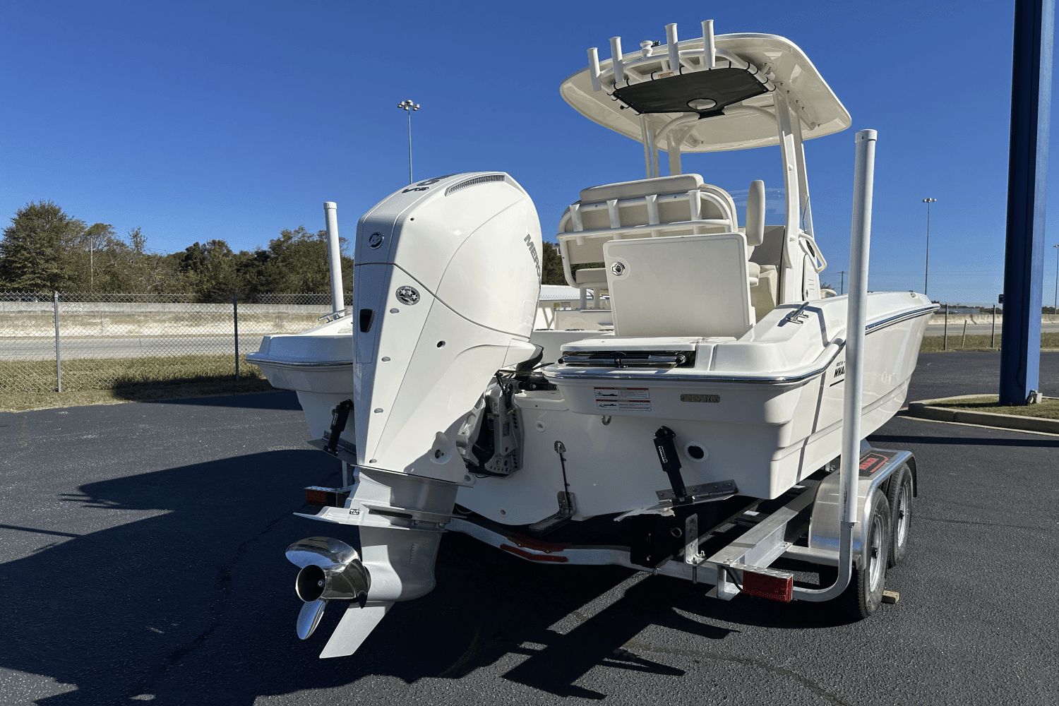 2025 Boston Whaler 220 Dauntless Image Thumbnail #4