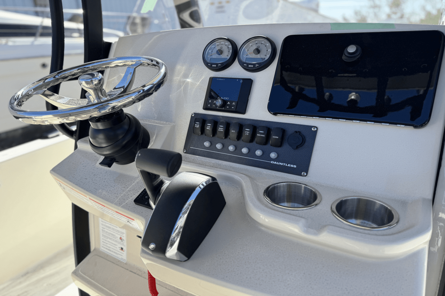 2025 Boston Whaler 220 Dauntless Image Thumbnail #5